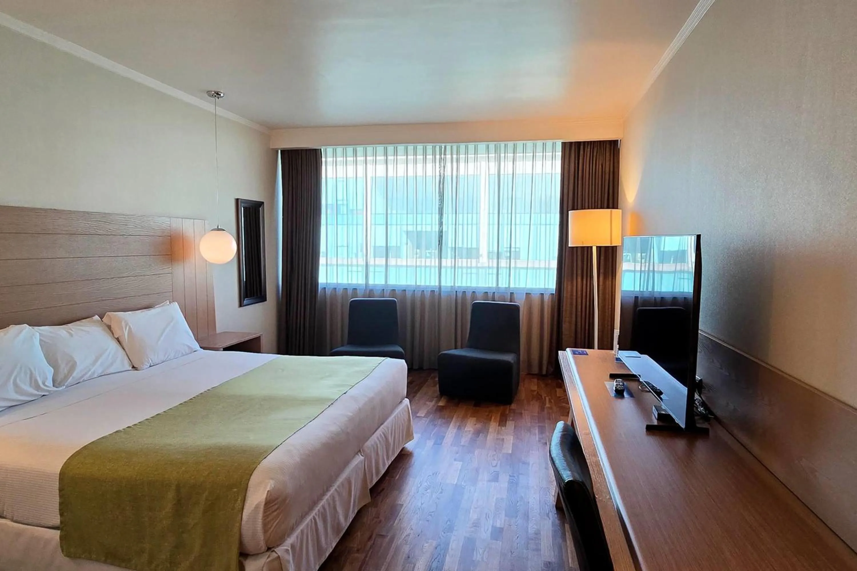 Photo of the whole room, Bed in Wyndham Concepcion Pettra