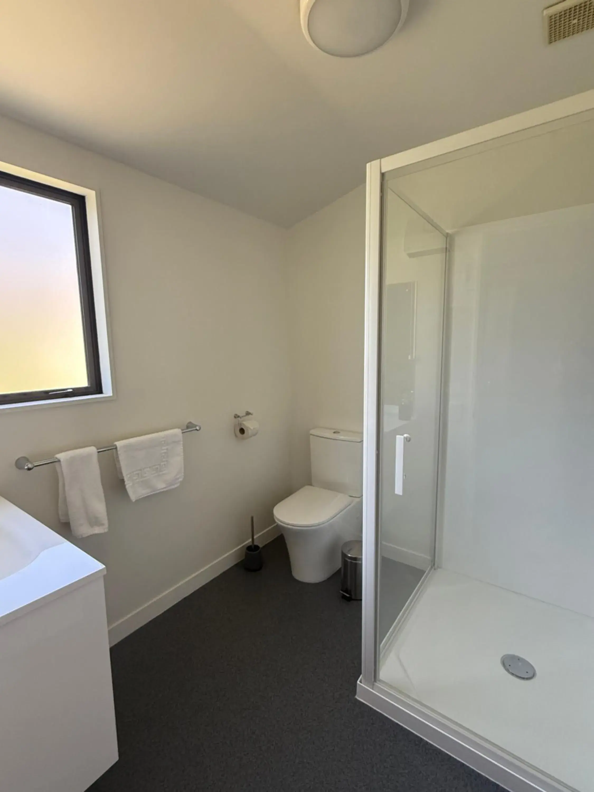 Twin Studio (4 Adults) in Kingston TOP 10 Holiday Park Twin Studio (4 Adults) in Kingston TOP 10 Holiday Park