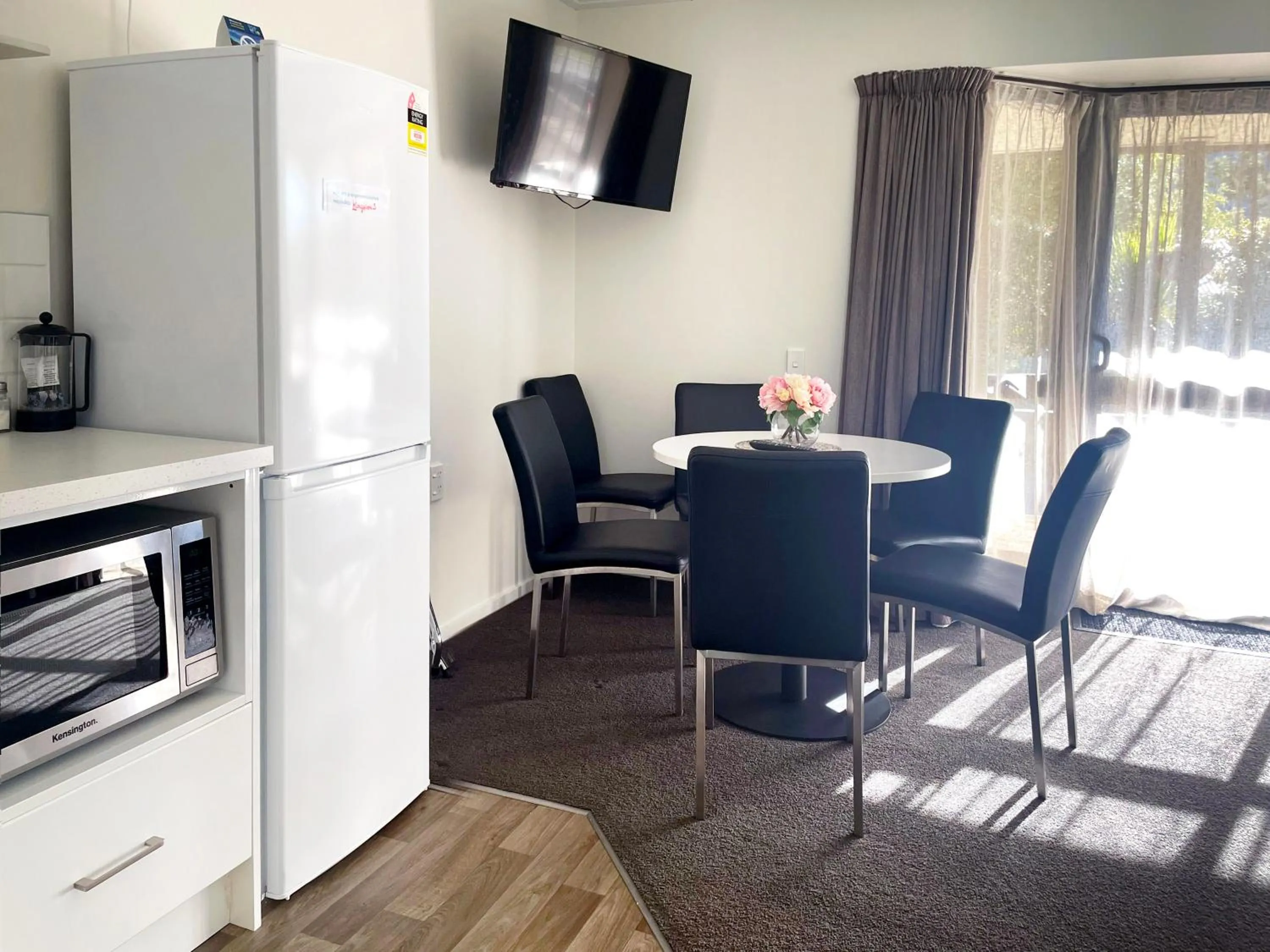 Dining area in Kingston TOP 10 Holiday Park