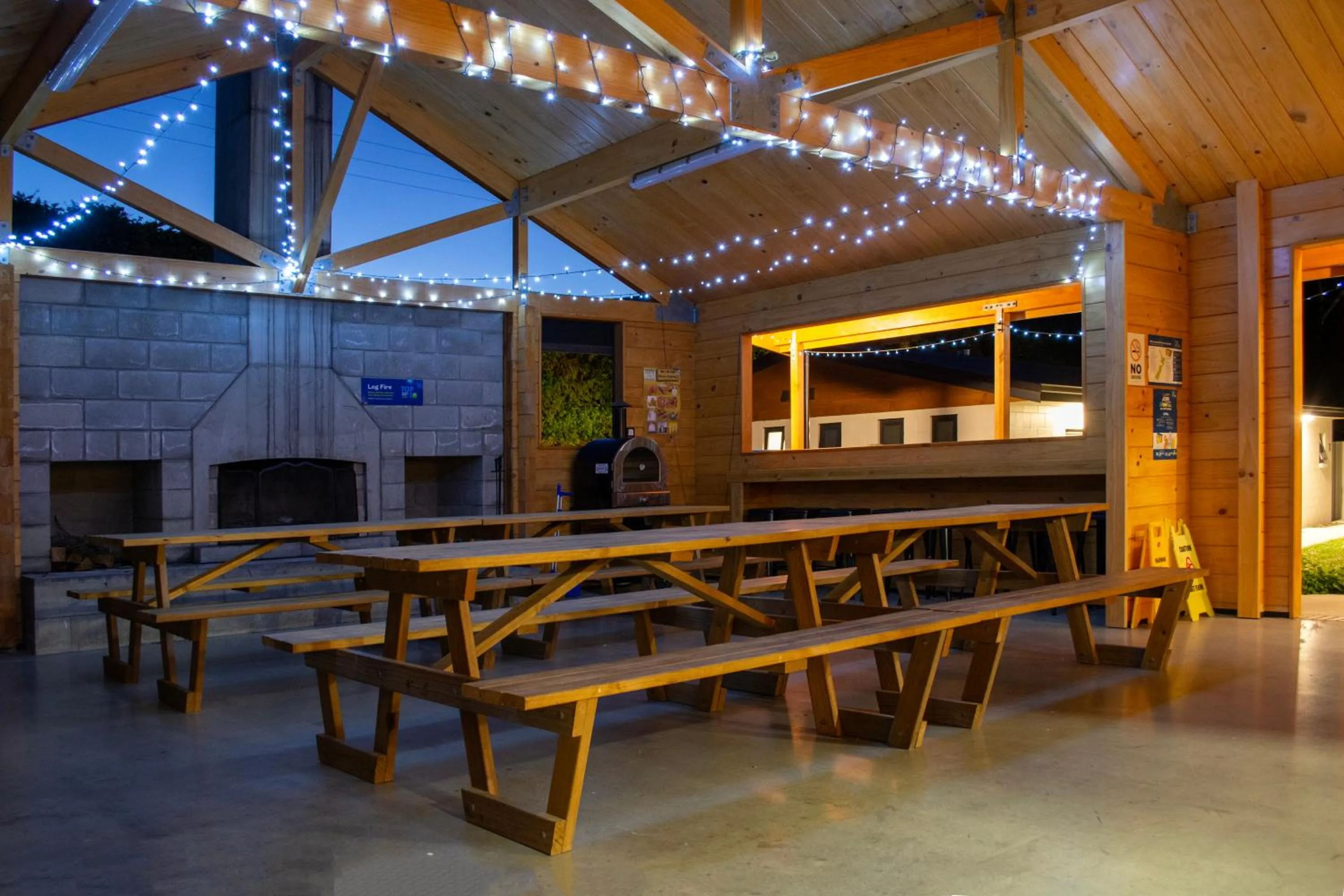 Night in Kingston TOP 10 Holiday Park