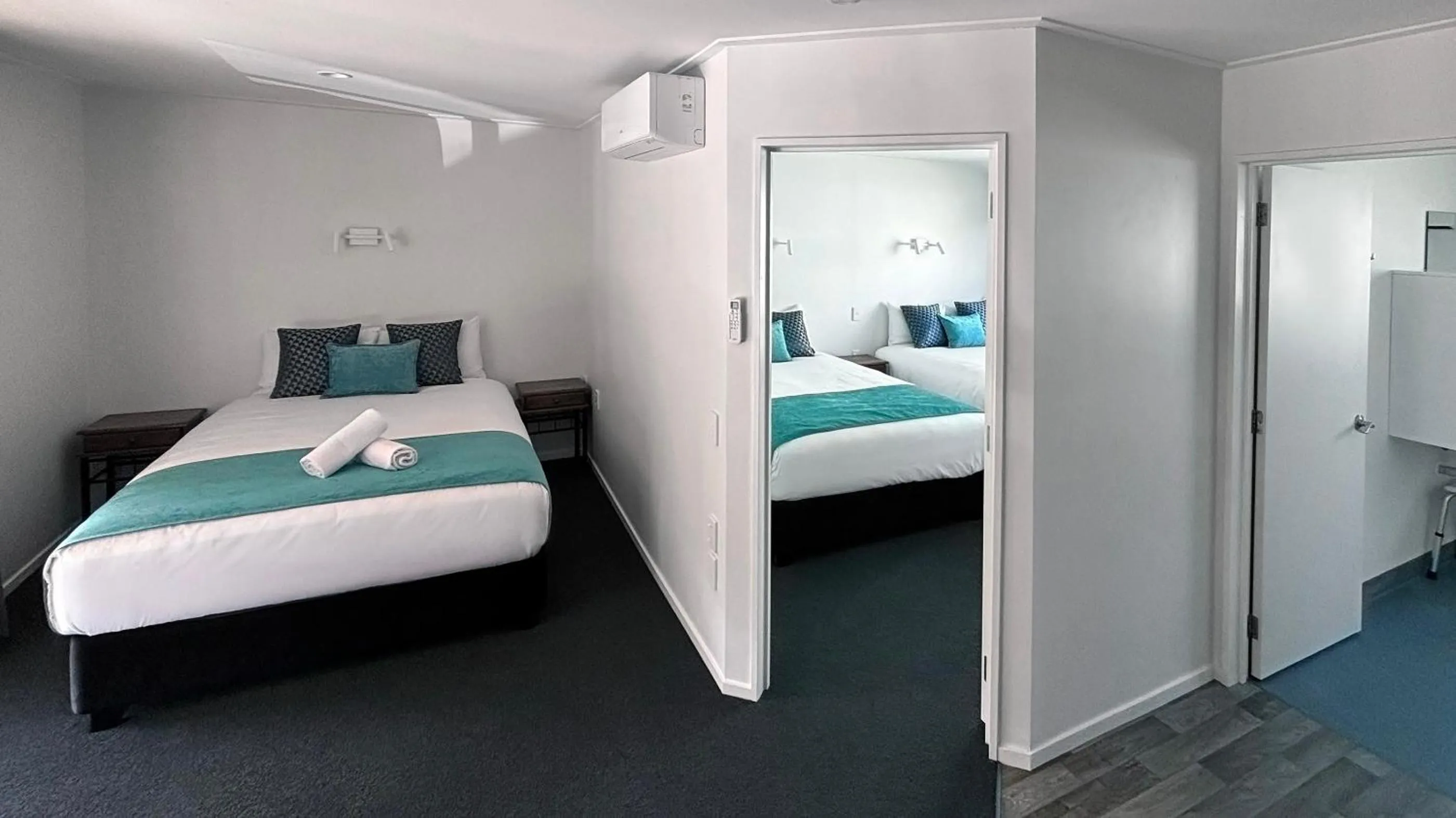 Photo of the whole room, Bed in Kingston TOP 10 Holiday Park