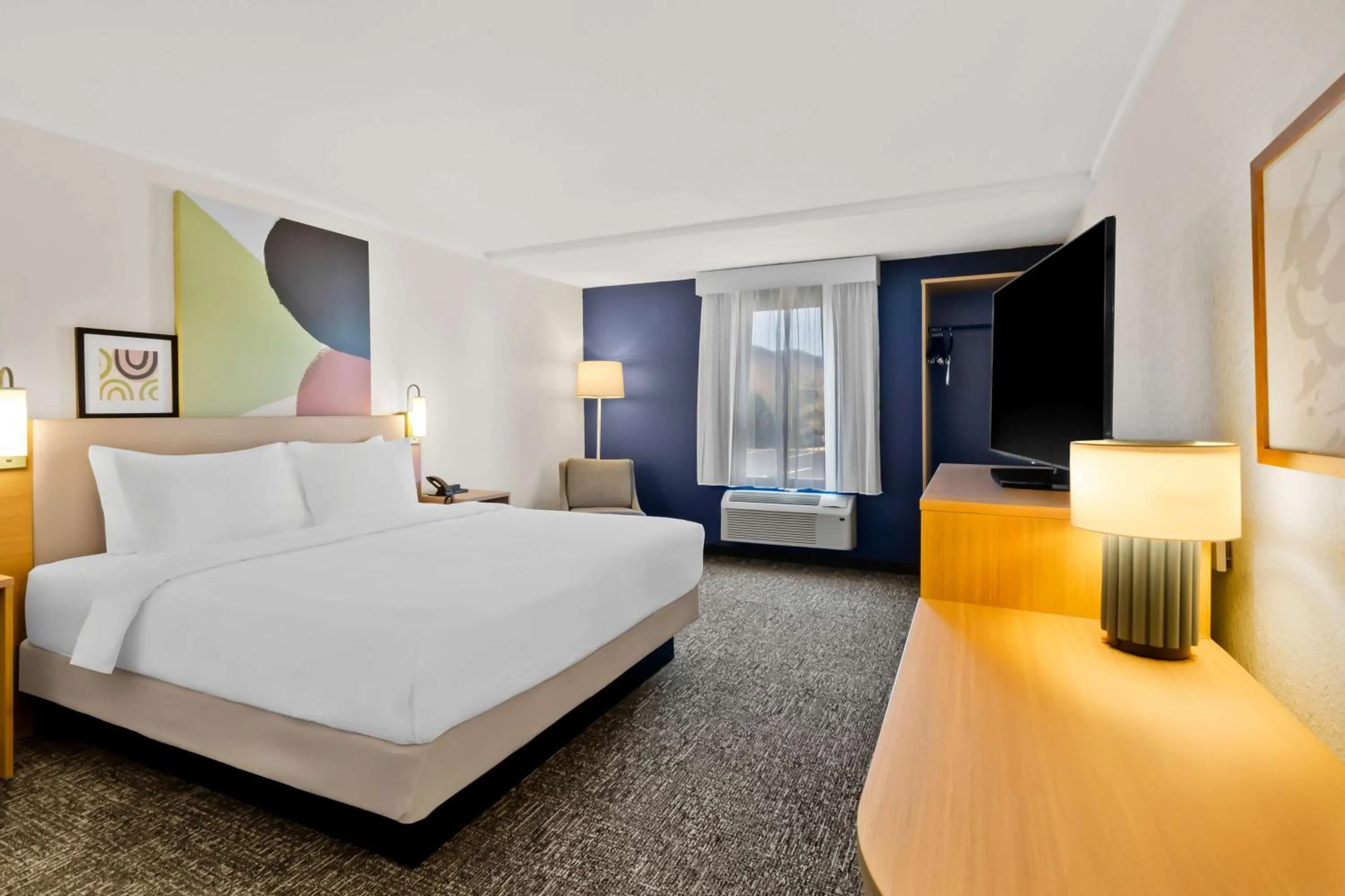 Bed in Spark by Hilton Daleville Roanoke North