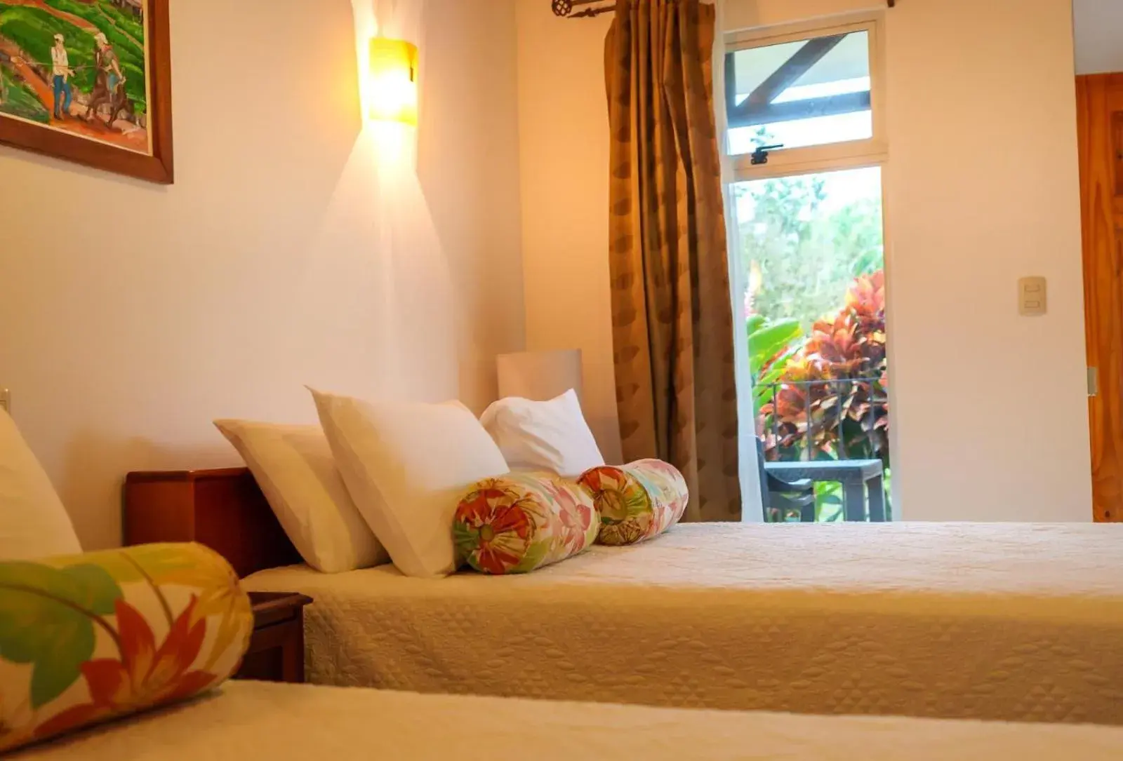 Standard Quadruple Room in Hotel Eco Arenal Standard Quadruple Room in Hotel Eco Arenal