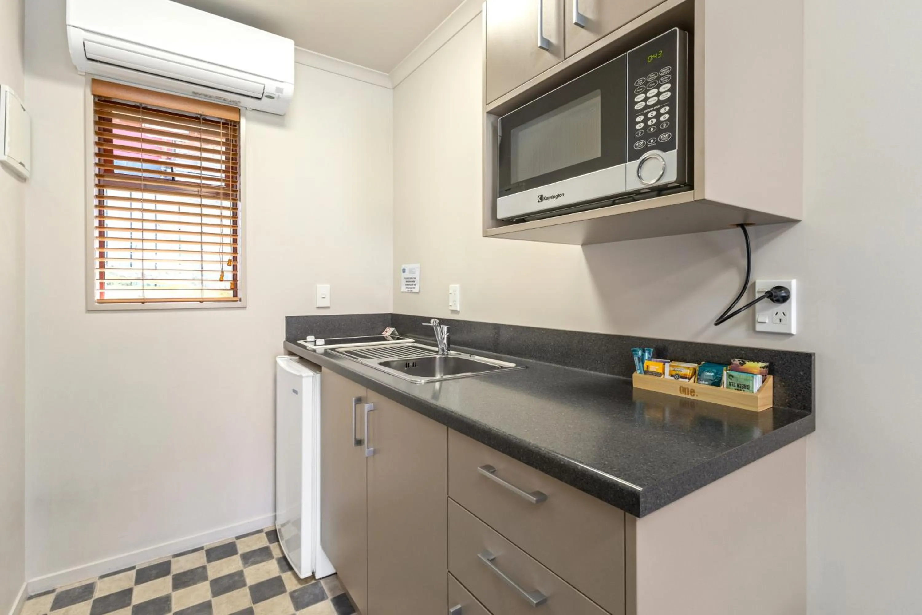 kitchen in ASURE Scenic Route Motor Lodge