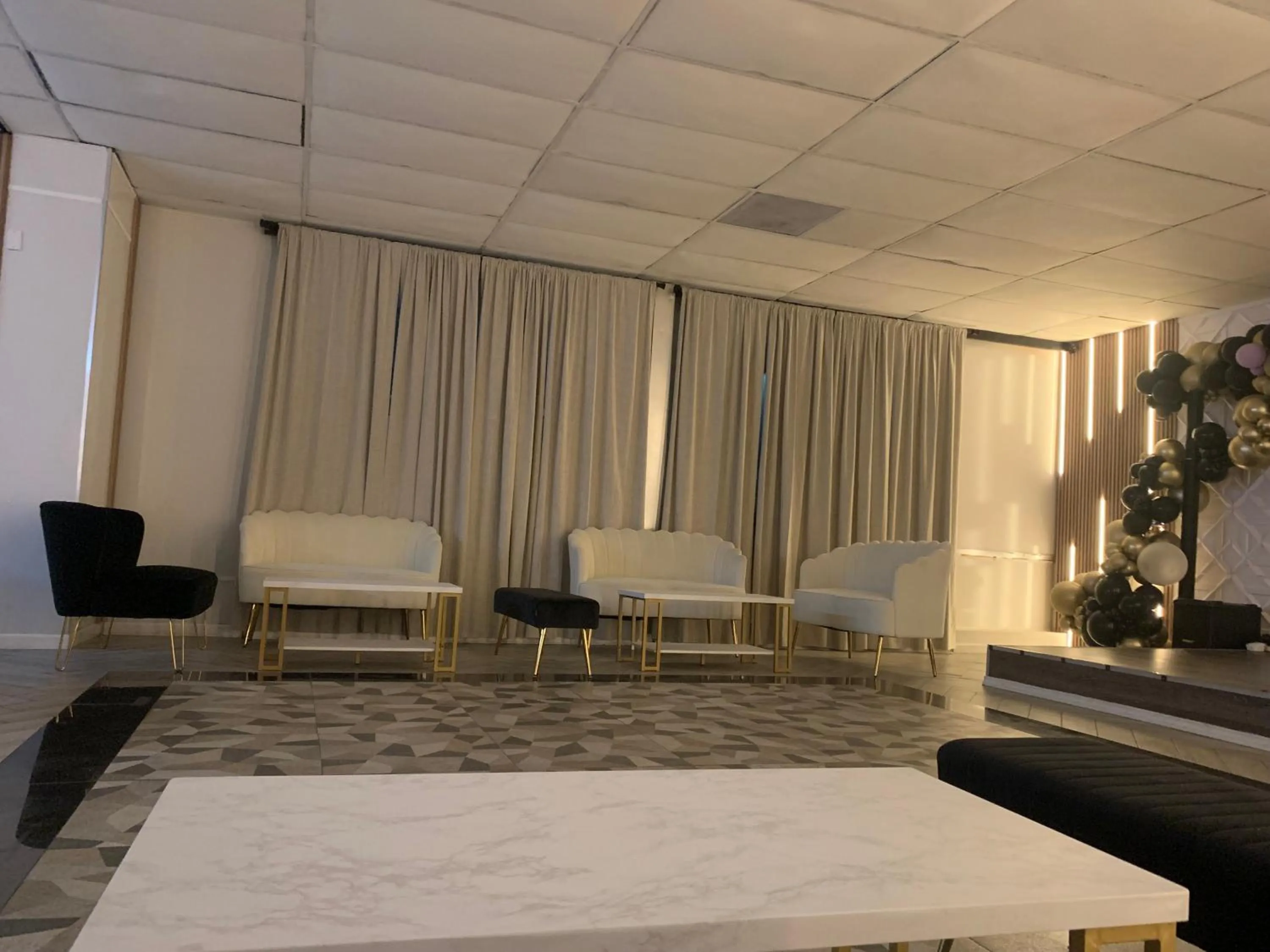 Lounge or bar in R Nite Star Inn and Suites -Home of the Cowboys & Rangers