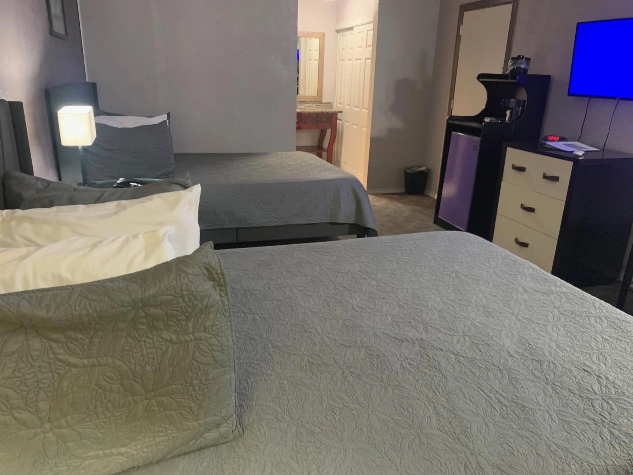 Bed in R Nite Star Inn and Suites -Home of the Cowboys & Rangers