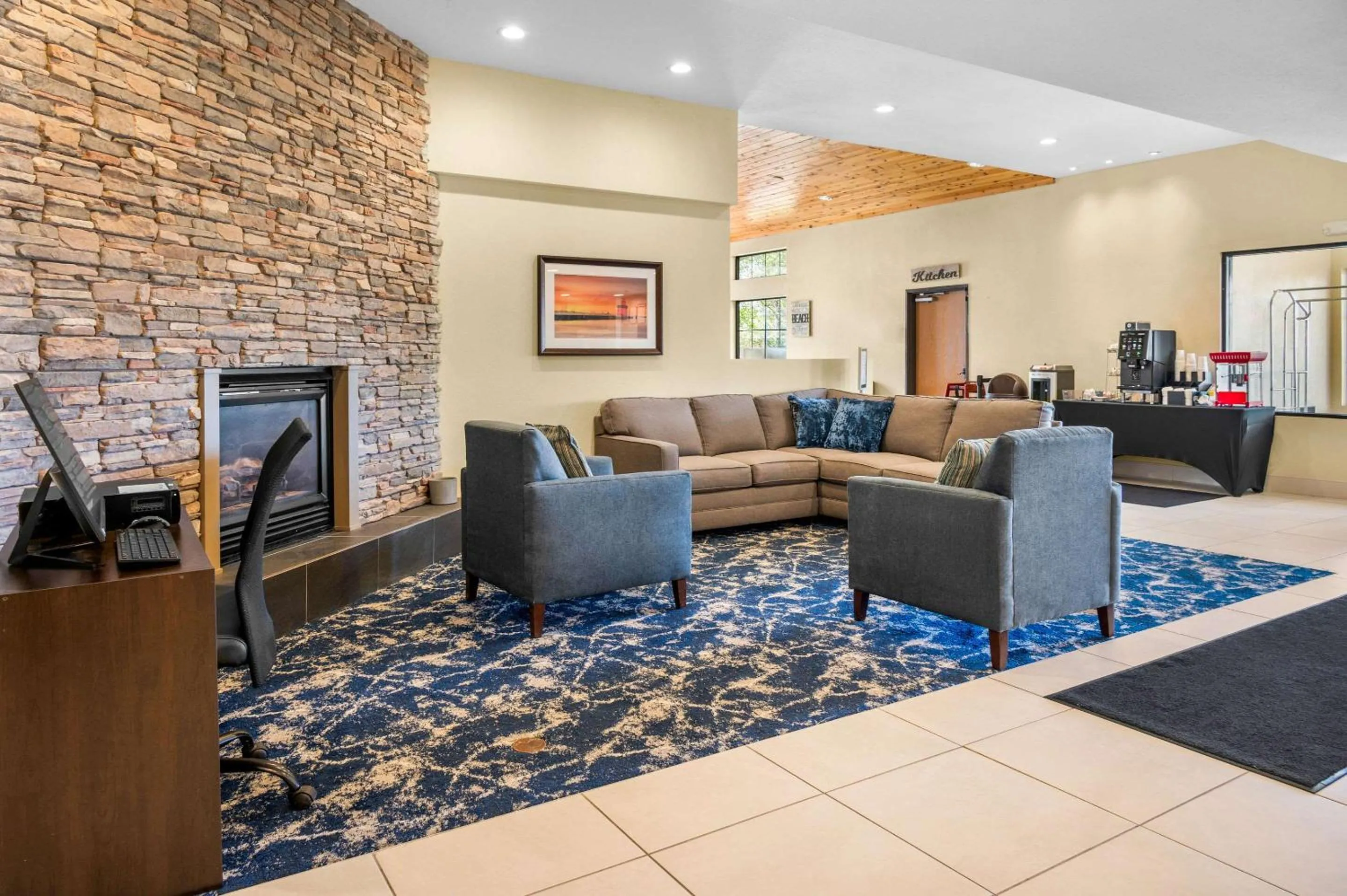 Lobby or reception in White Pine Inn & Suites