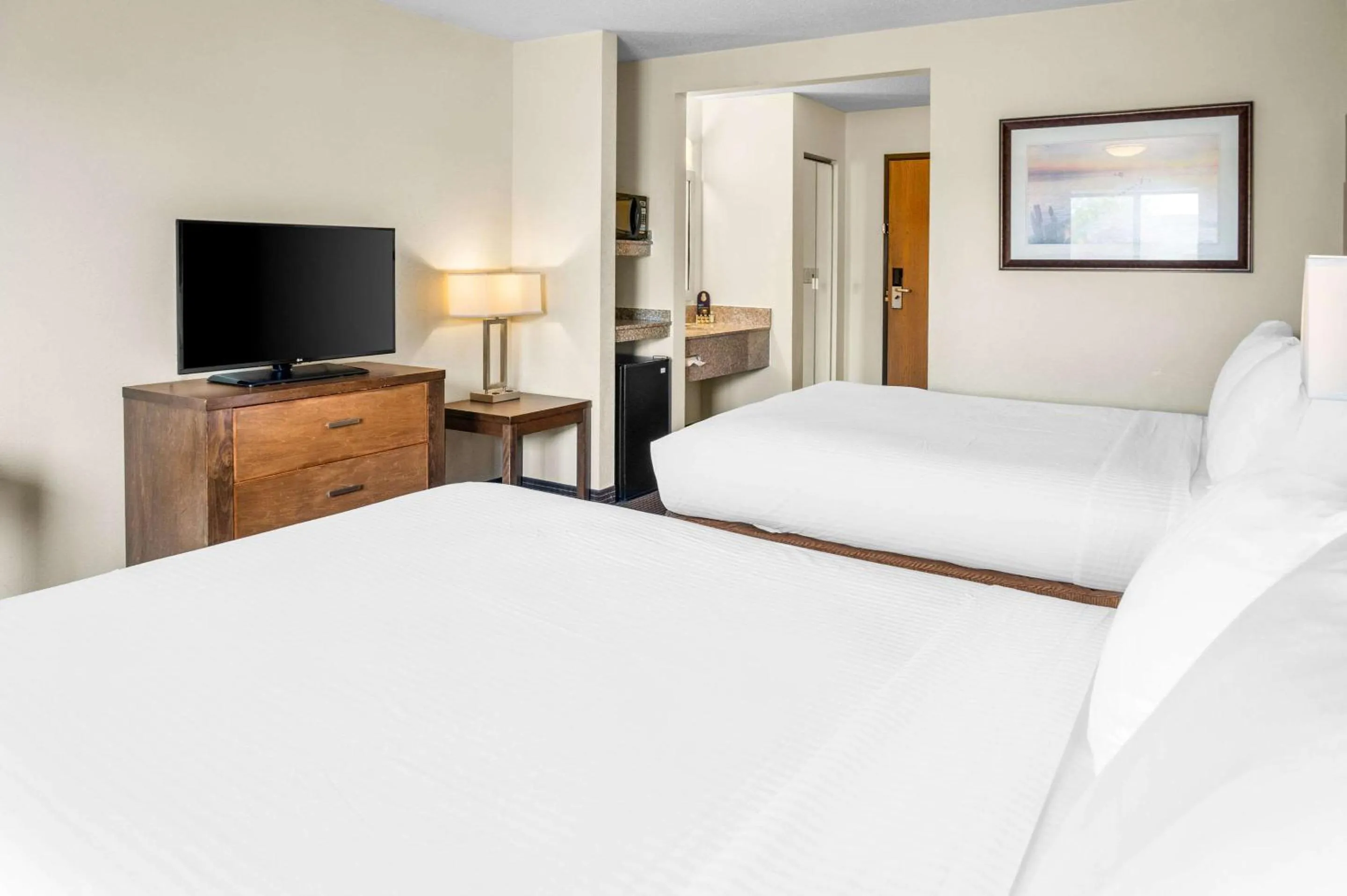 Bedroom, Bed in White Pine Inn & Suites