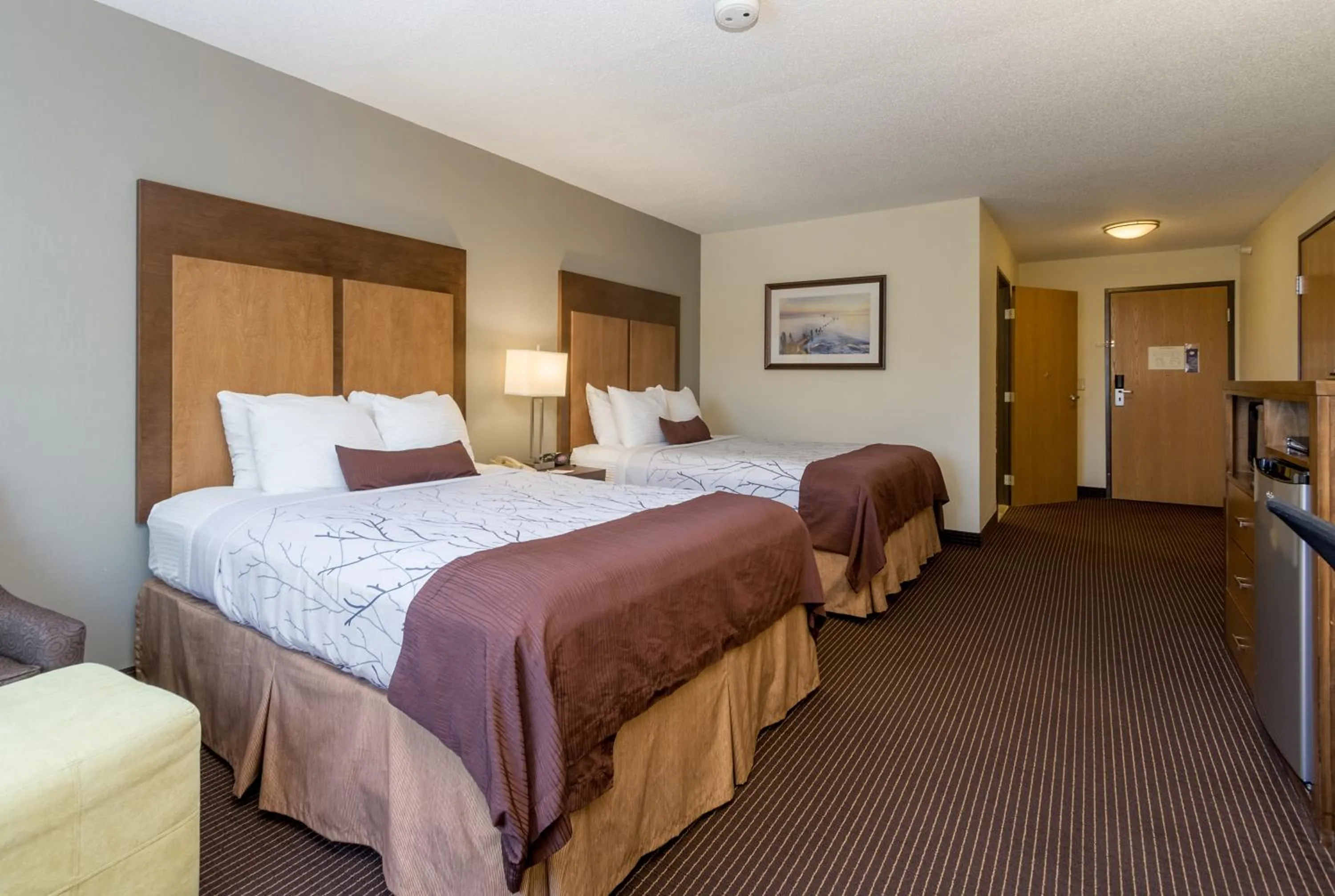 Bed in White Pine Inn & Suites