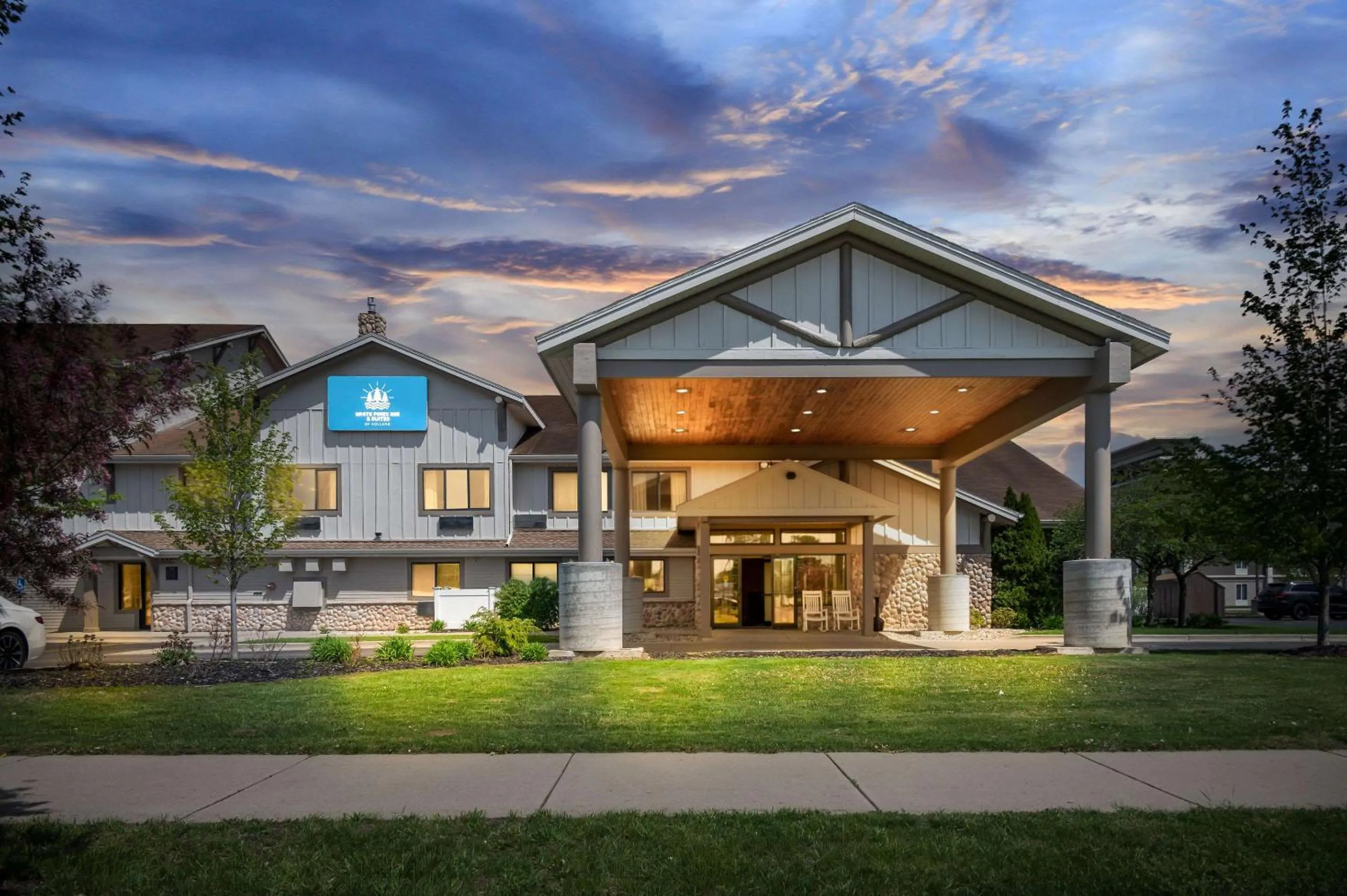 Property building in White Pine Inn & Suites