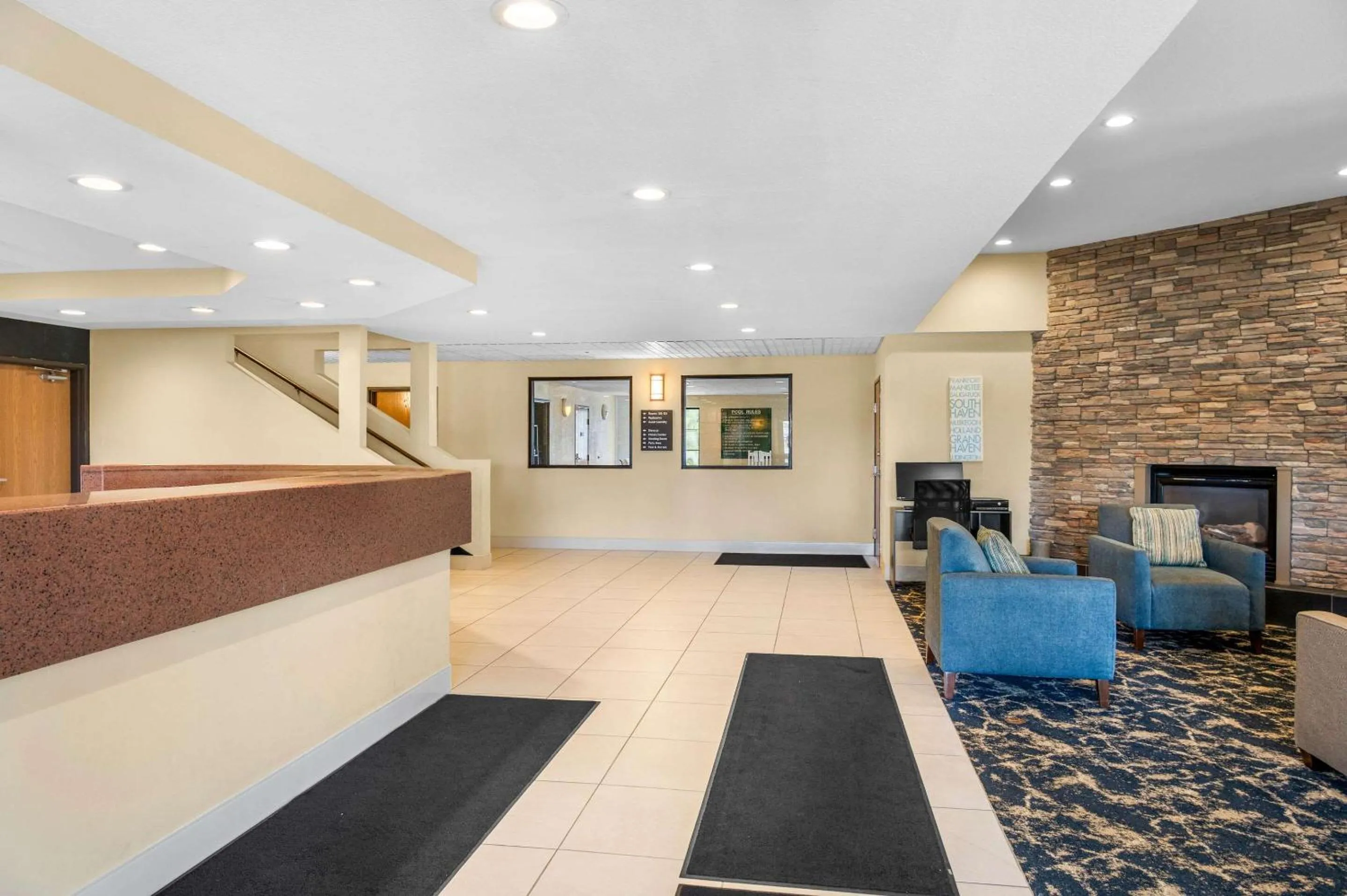 Lobby or reception in White Pine Inn & Suites