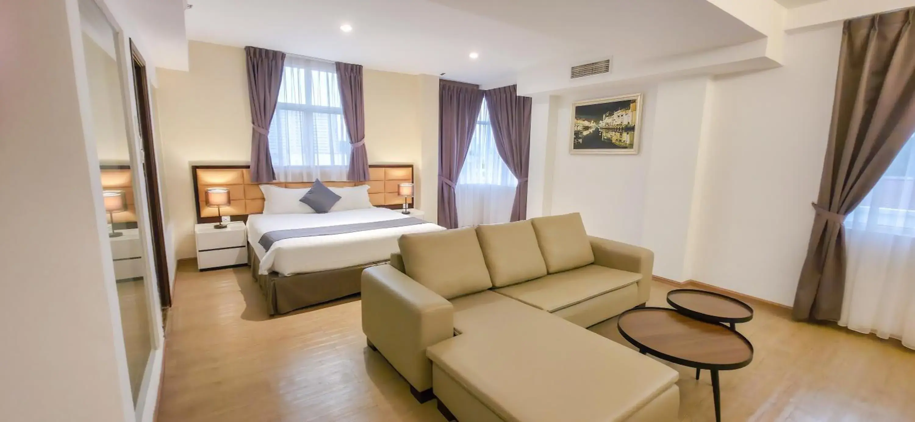 Premier Executive Room in Hallmark Crown Hotel Premier Executive Room in Hallmark Crown Hotel