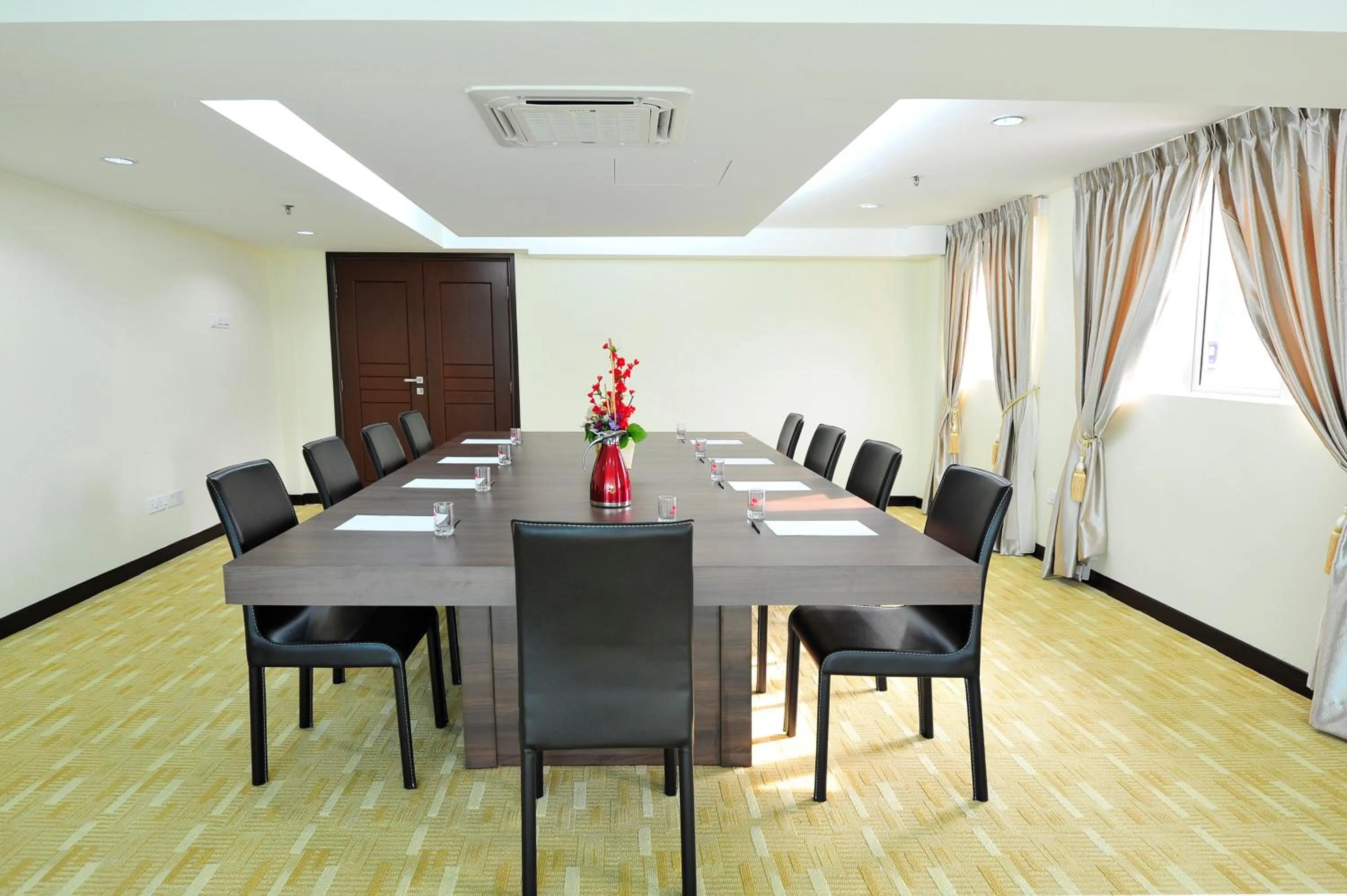 Business facilities in Hallmark Crown Hotel