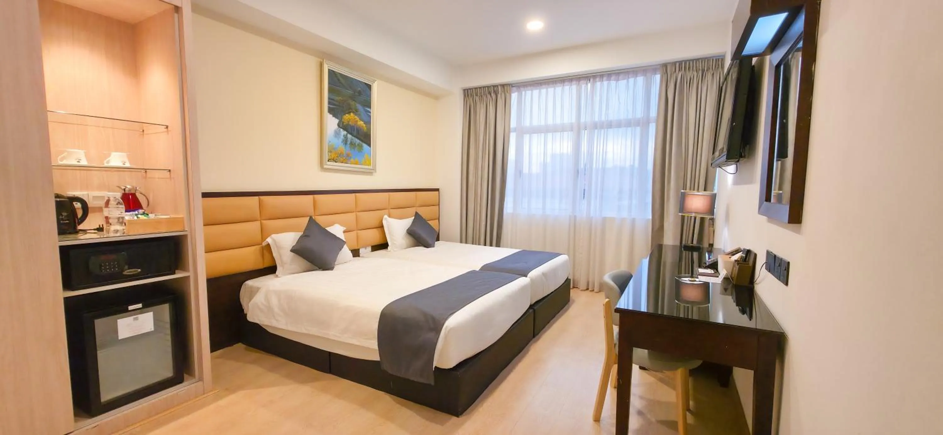 Bedroom, Bed in Hallmark Crown Hotel