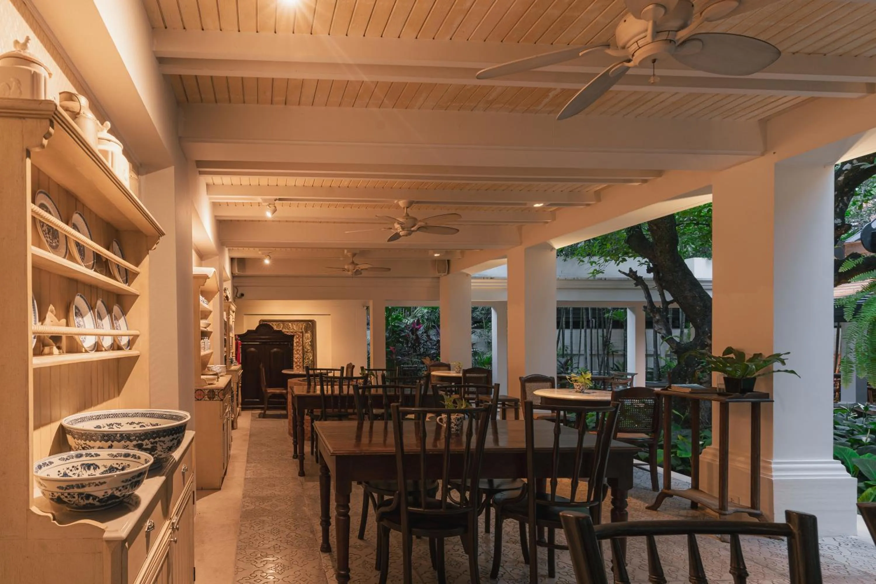 Restaurant/places to eat in Makka Hotel