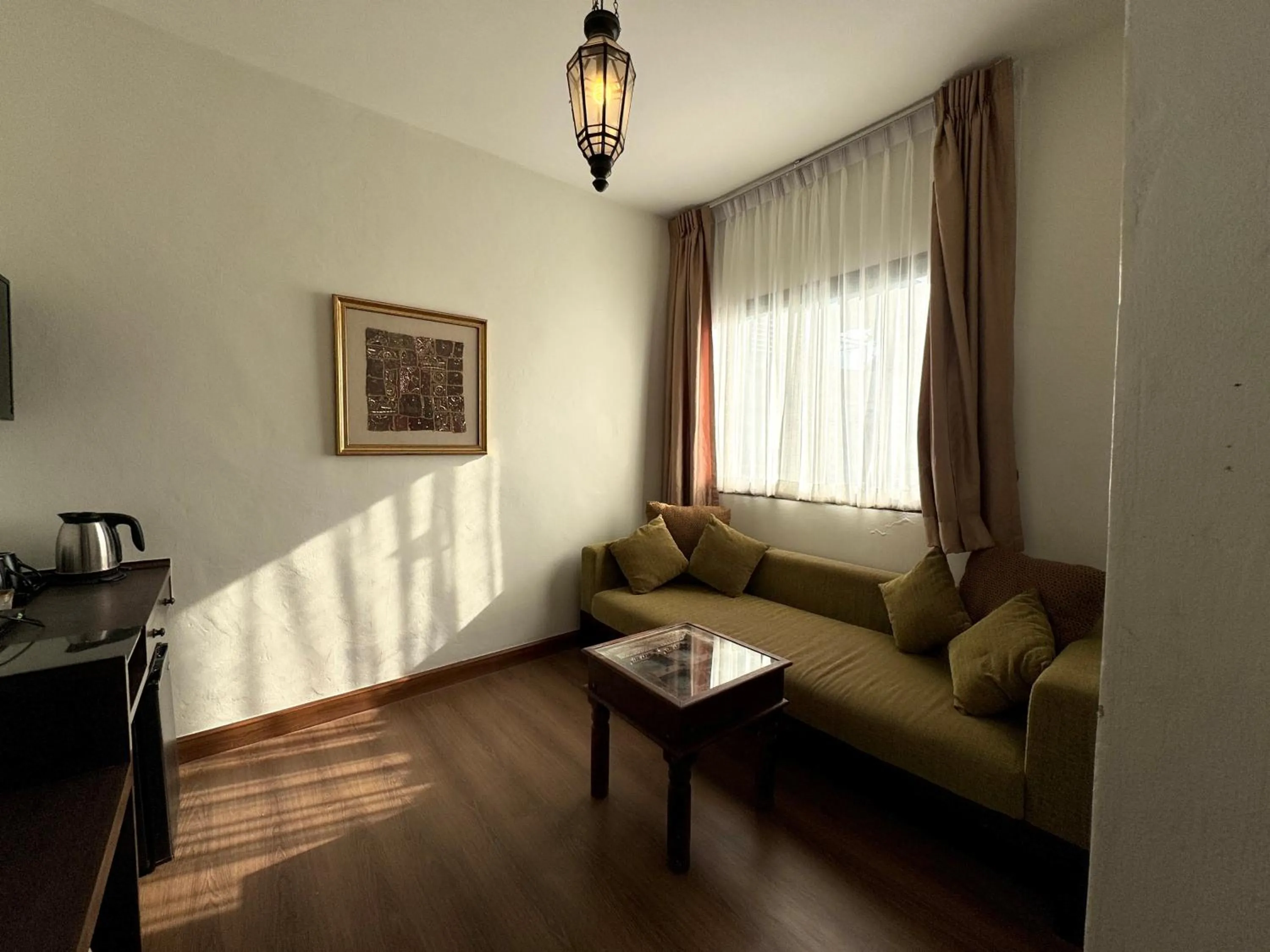 Seating area in Chetuphon Gate