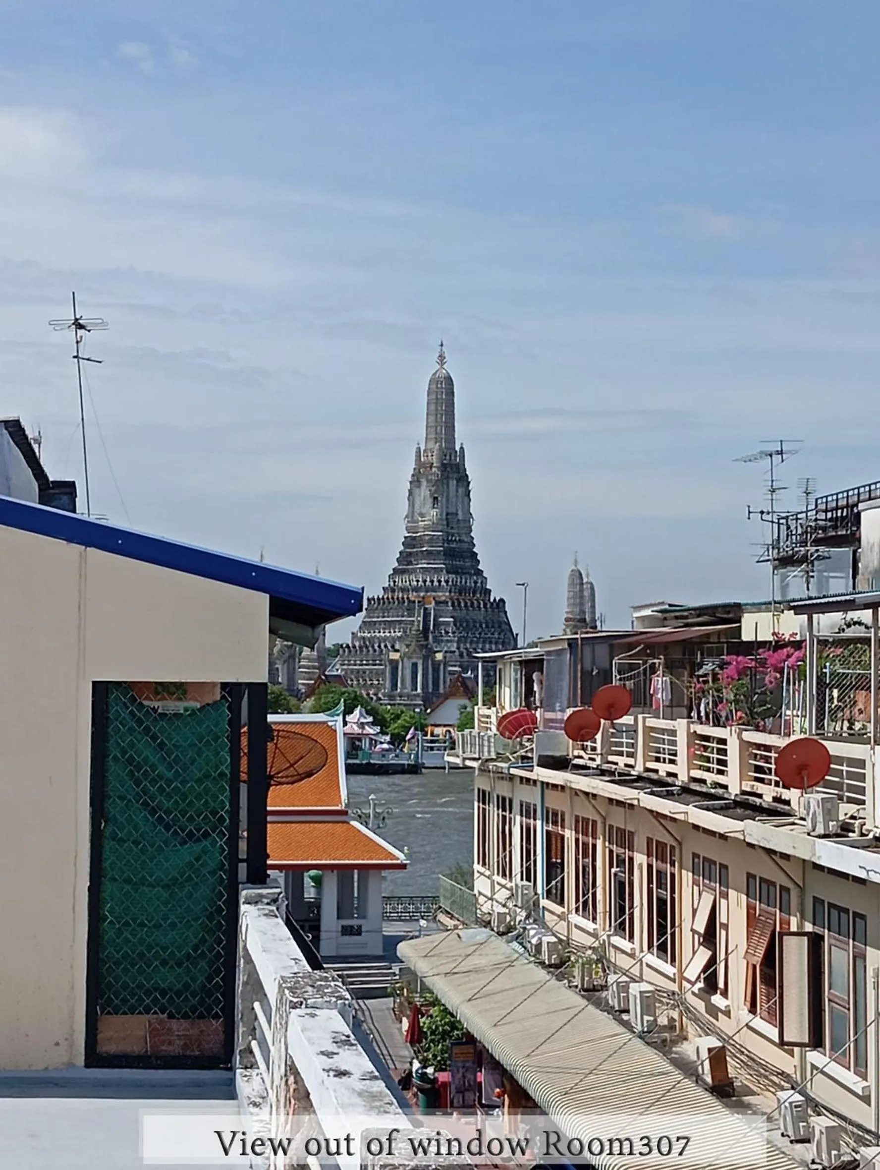 Nearby landmark in Chetuphon Gate