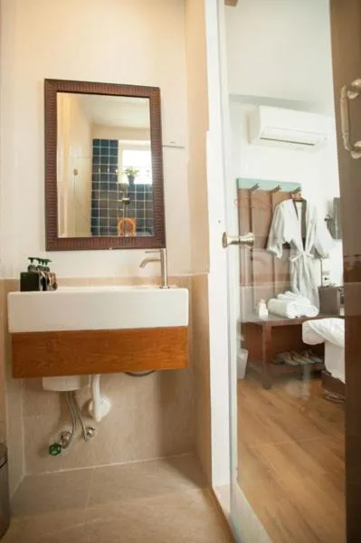 Toilet in Chetuphon Gate