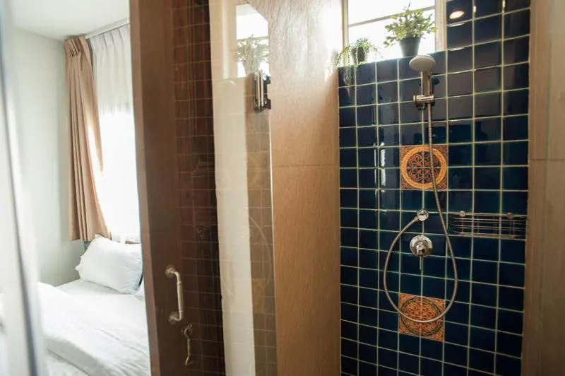 Shower, Bed in Chetuphon Gate
