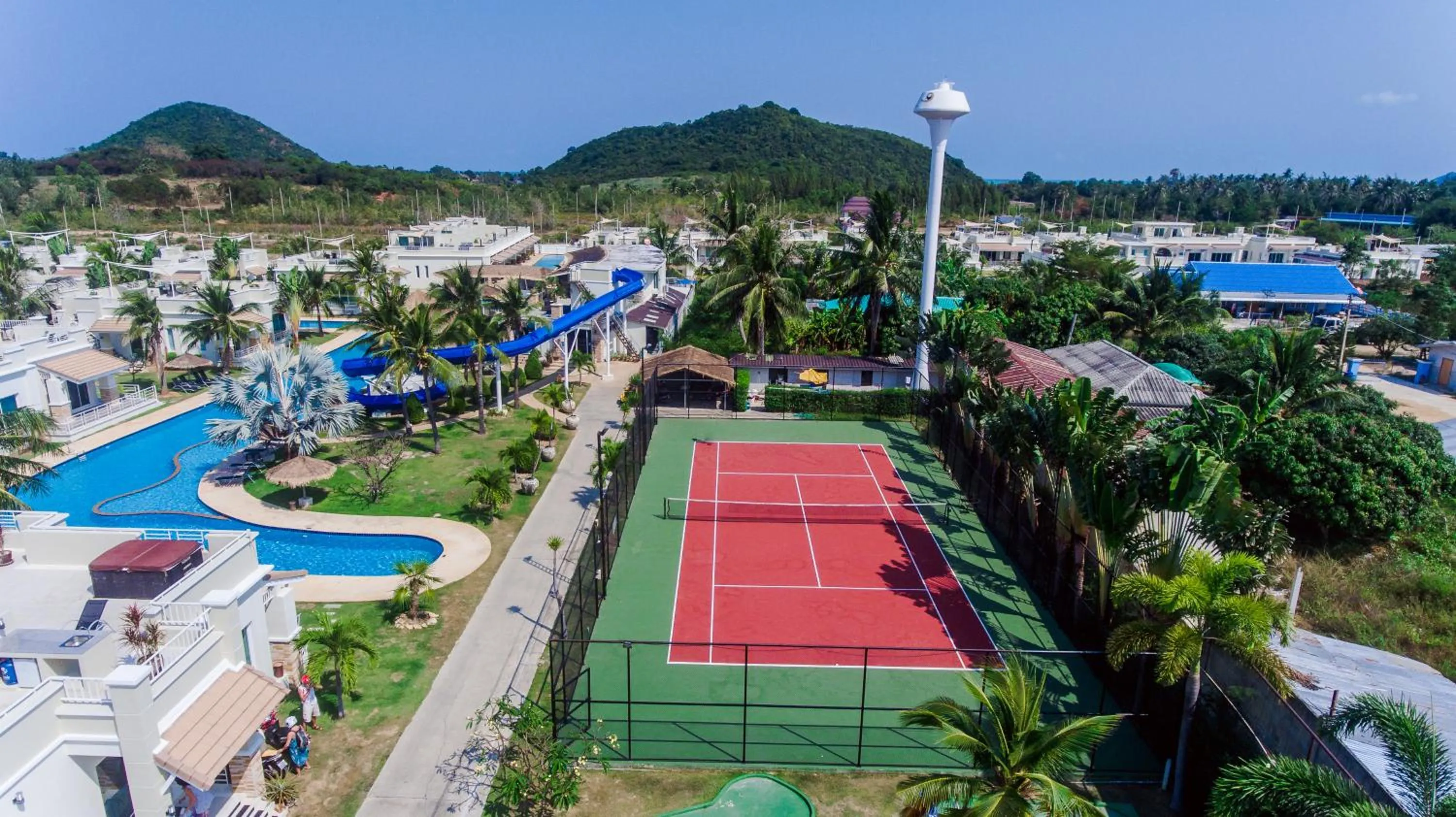 Tennis court in Oriental Beach Pearl Resort