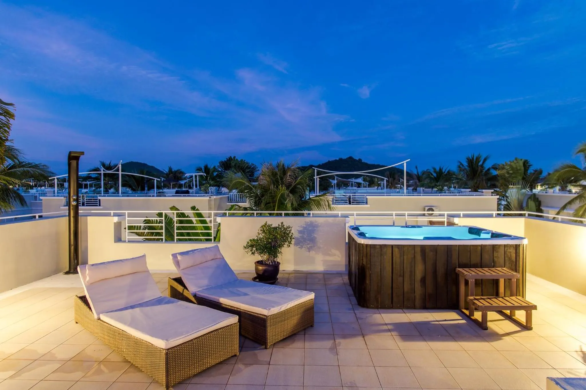 Hot Tub in Oriental Beach Pearl Resort