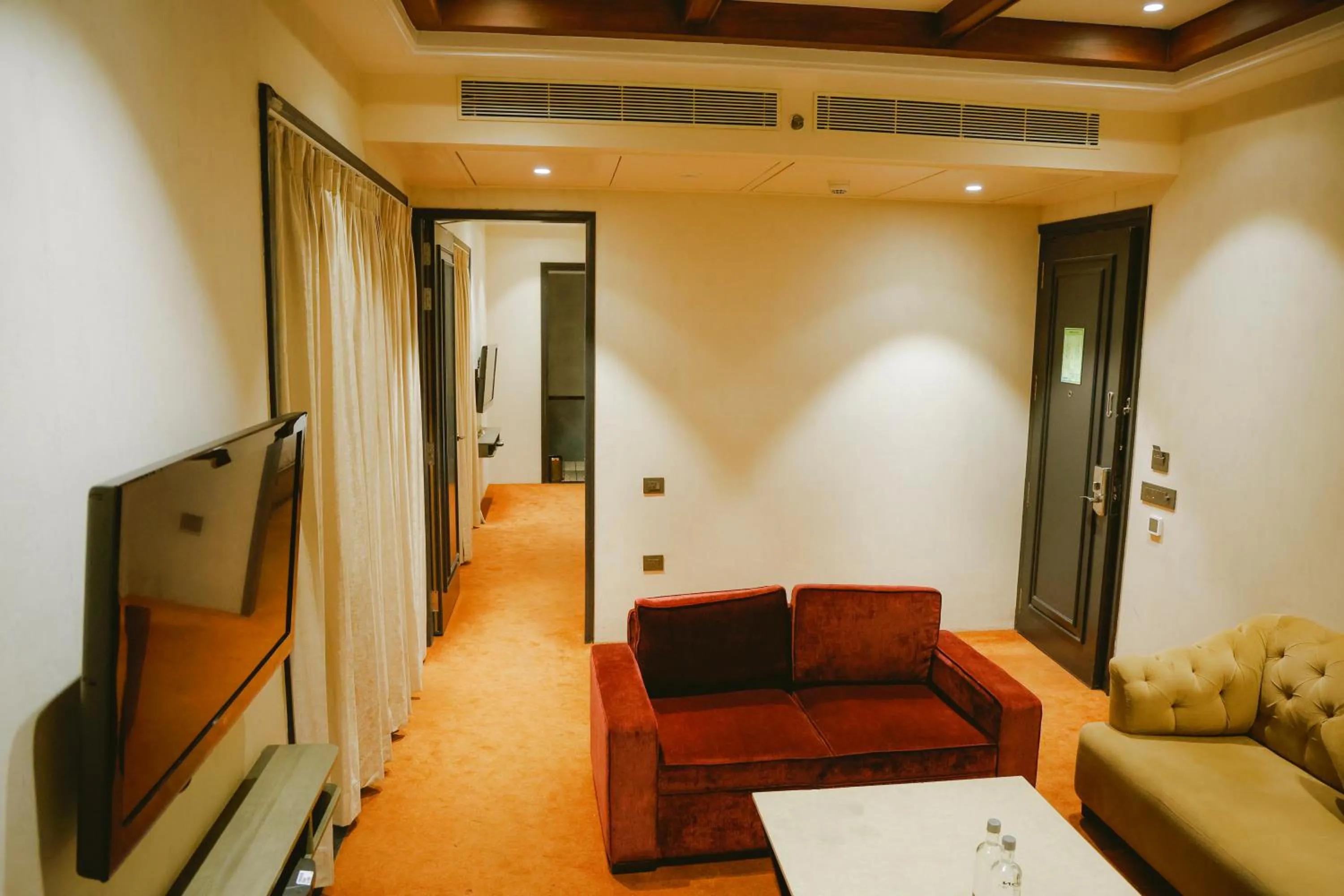 Communal lounge/ TV room in Radisson Resort & Spa Kandla