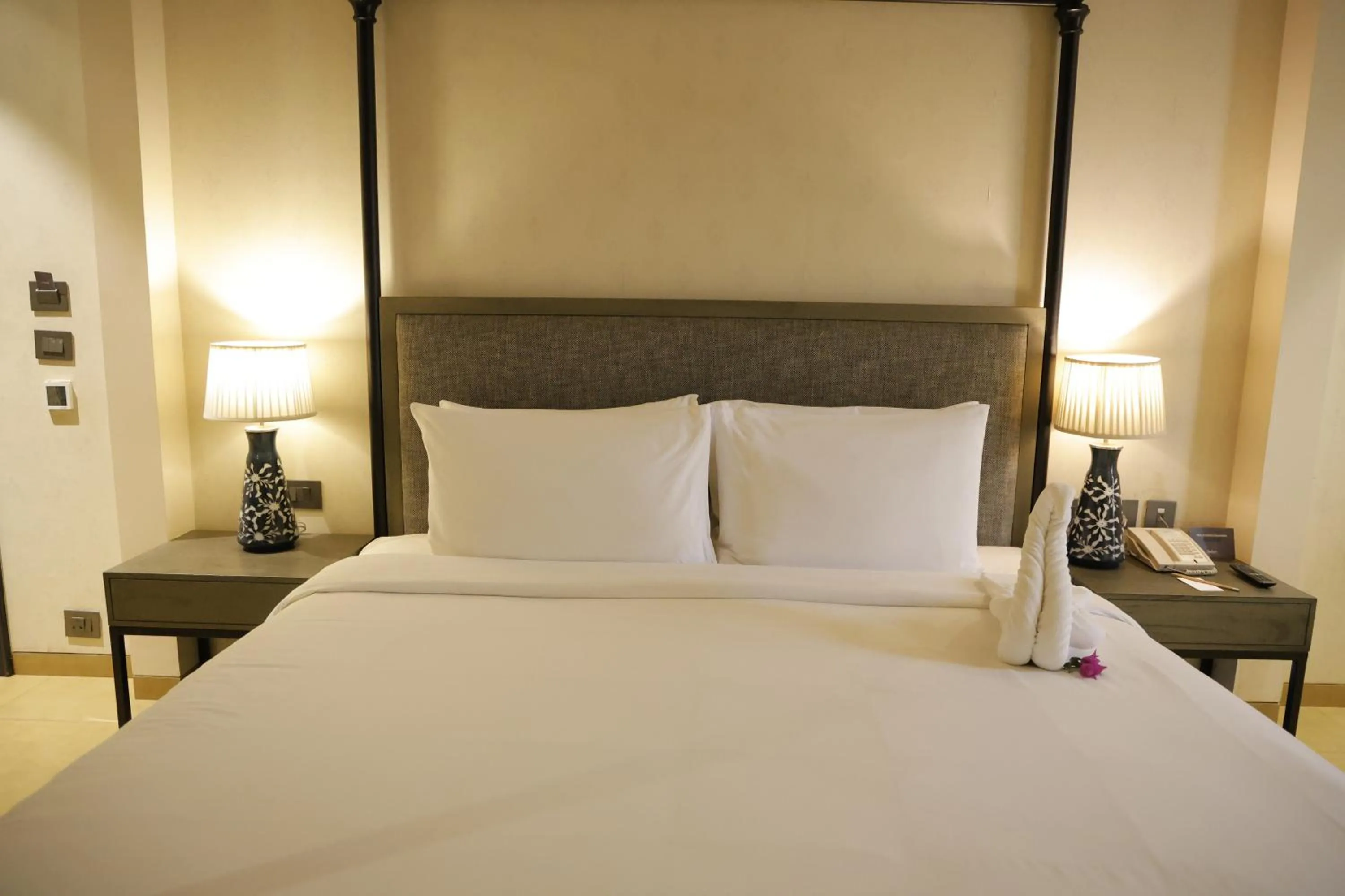 Bed in Radisson Resort & Spa Kandla