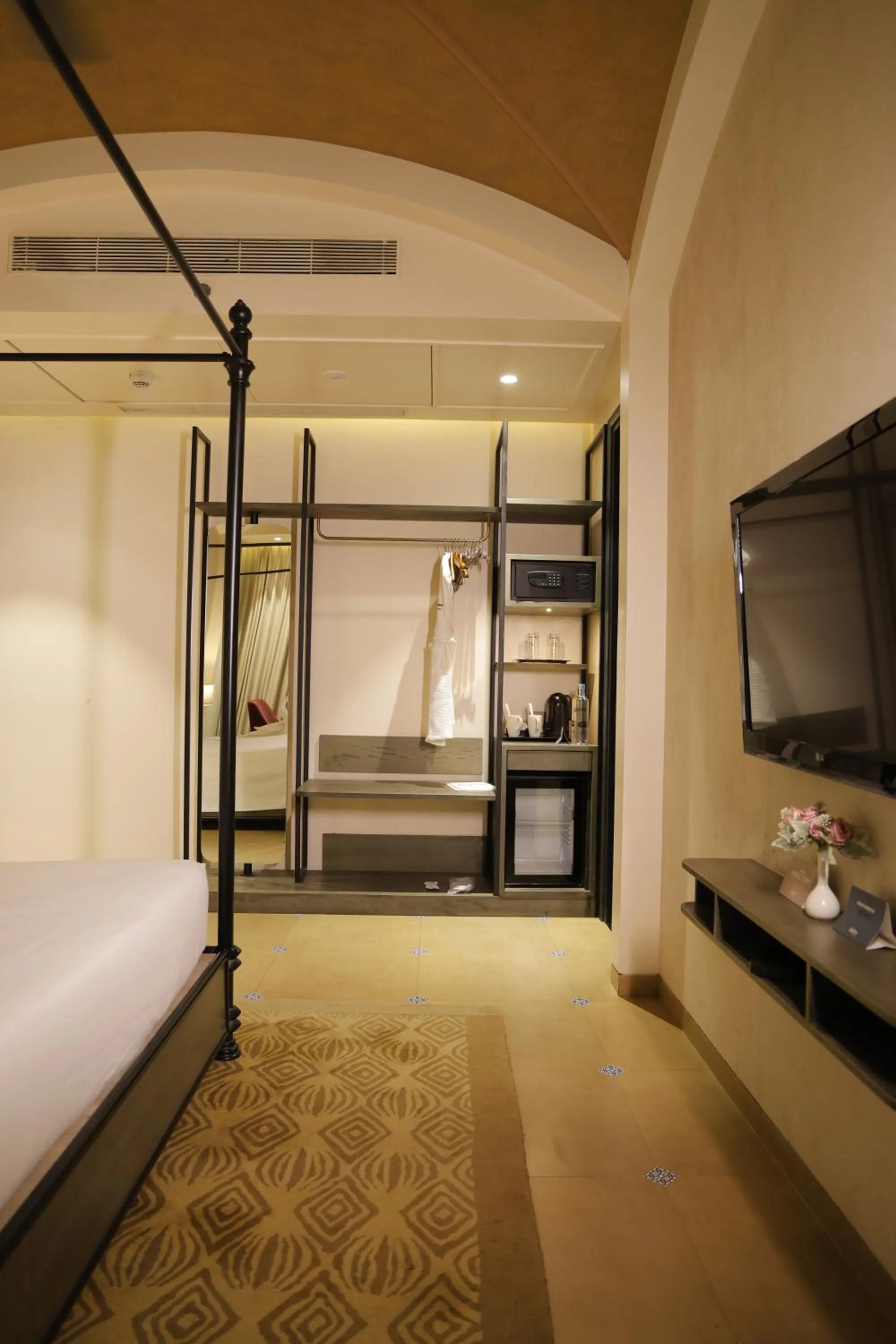 Bed in Radisson Resort & Spa Kandla