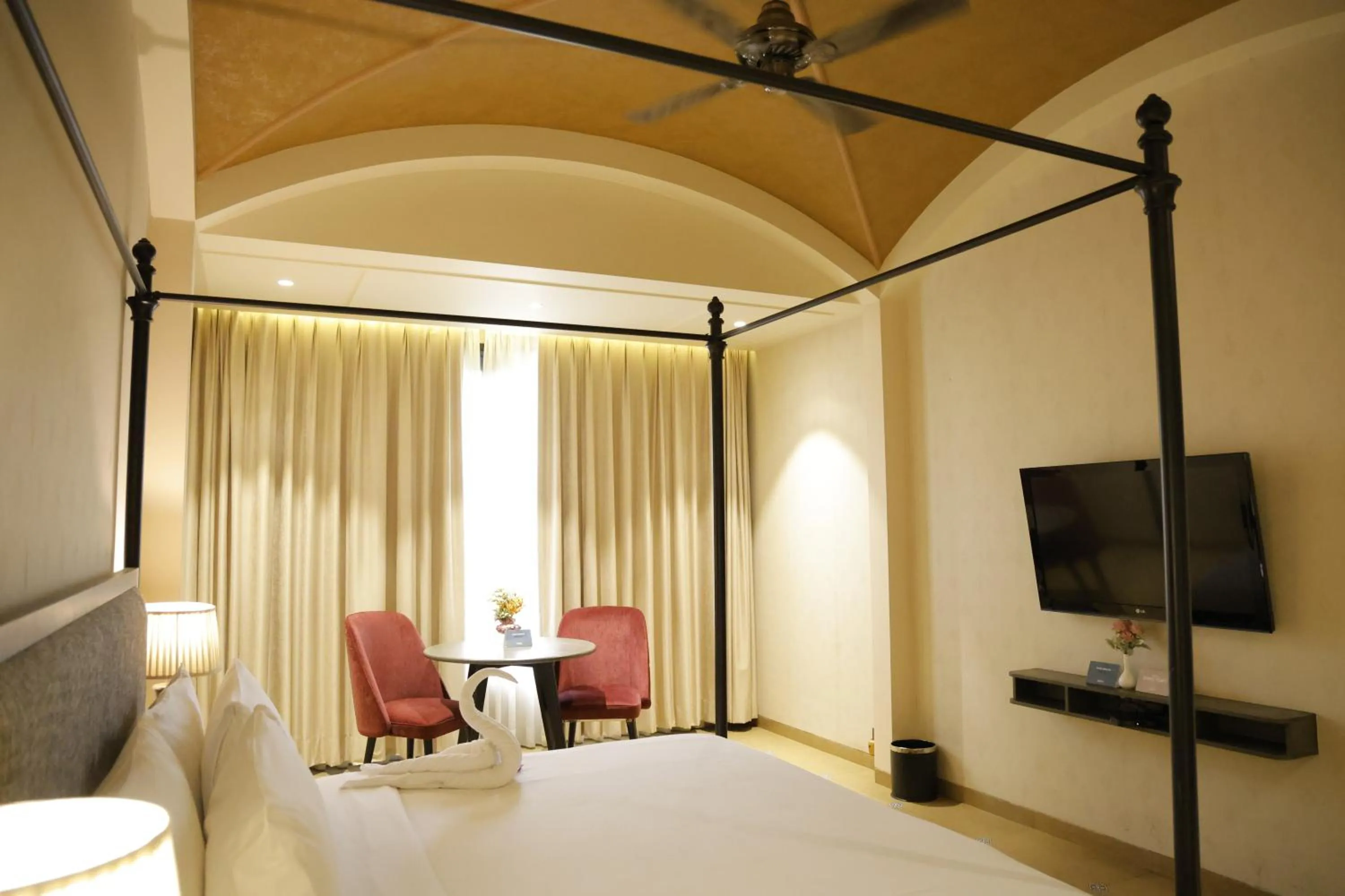 Bed in Radisson Resort & Spa Kandla