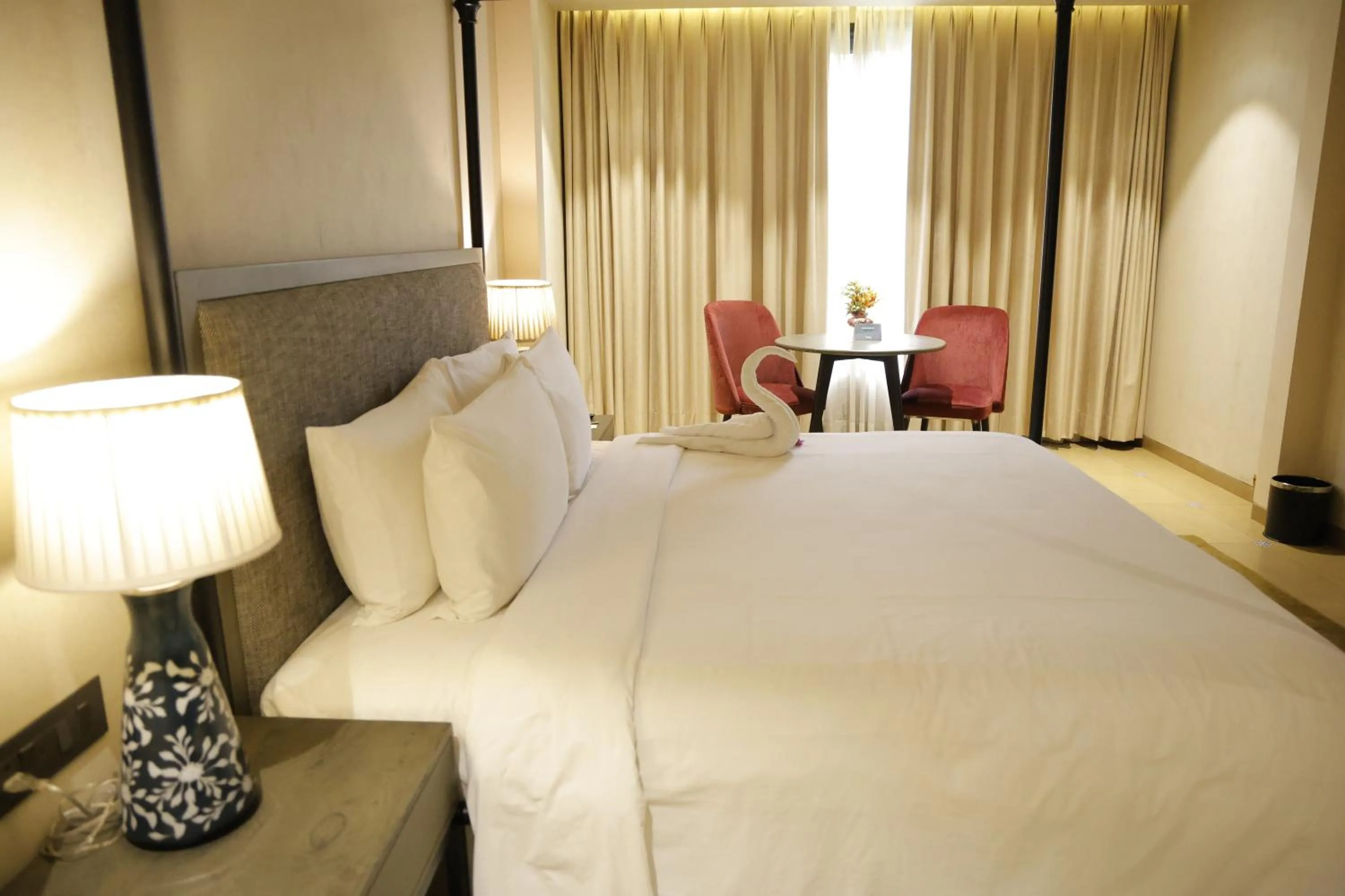 Bed in Radisson Resort & Spa Kandla