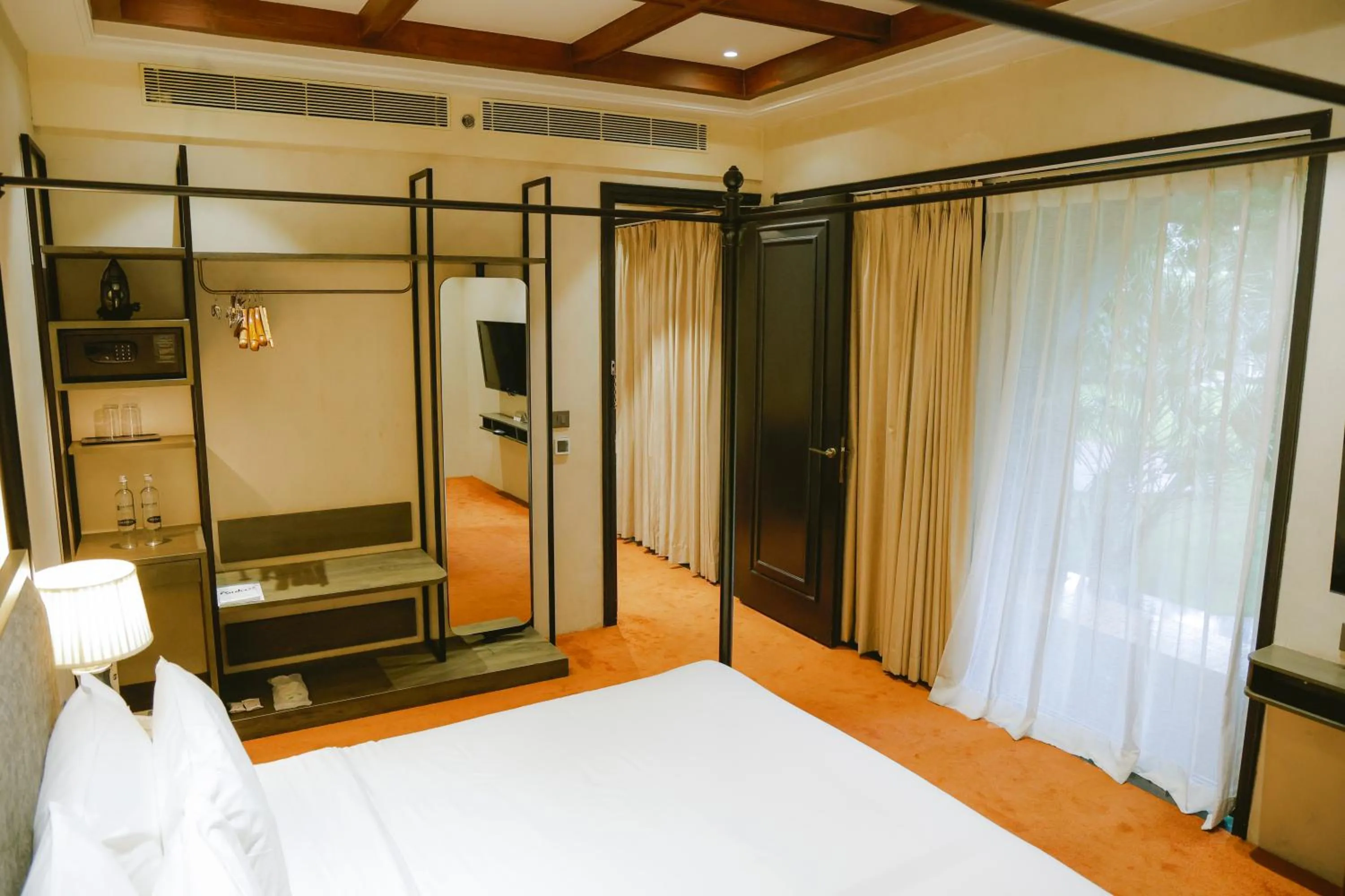 Bed in Radisson Resort & Spa Kandla