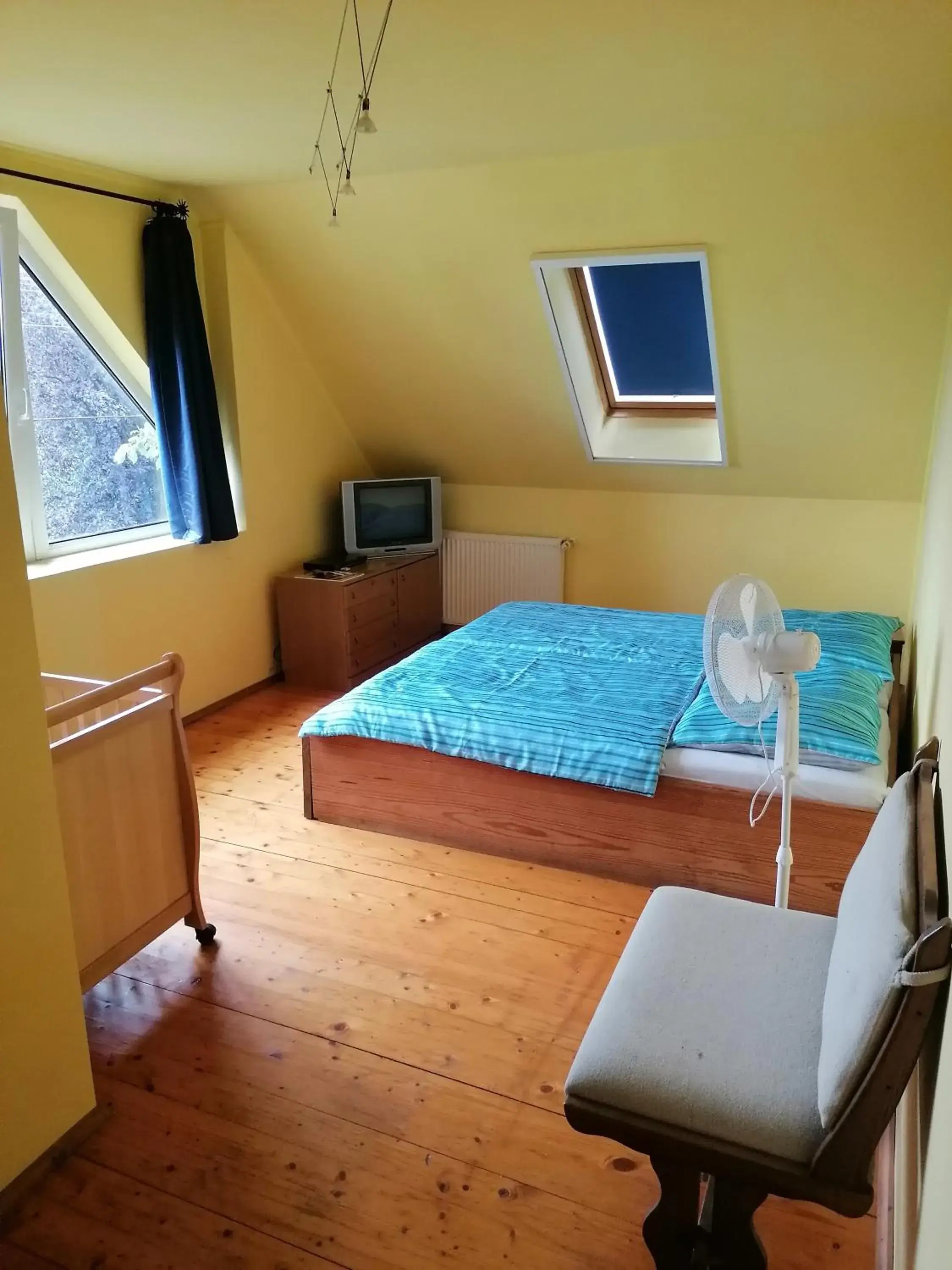 Deluxe Room (2 Adults + 1 Child) in Casa Napsugár Panzió Deluxe Room (2 Adults + 1 Child) in Casa Napsugár Panzió