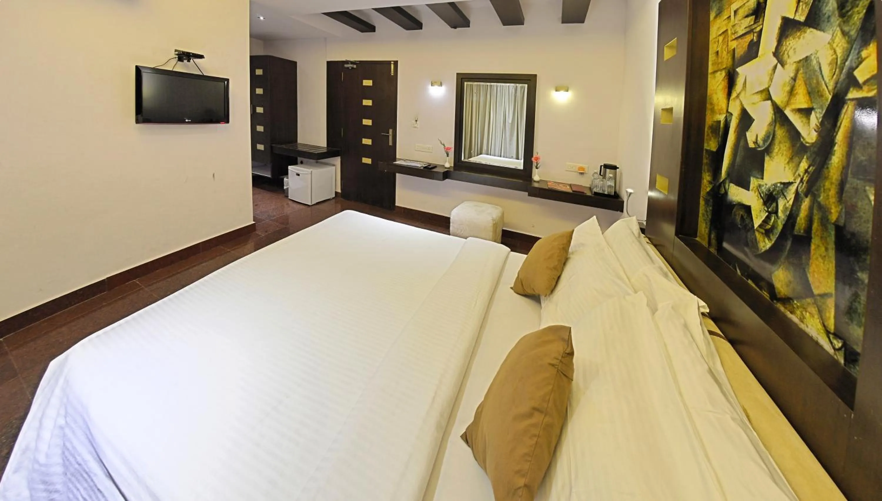 Photo of the whole room, Bed in Hotel Gokulam Park