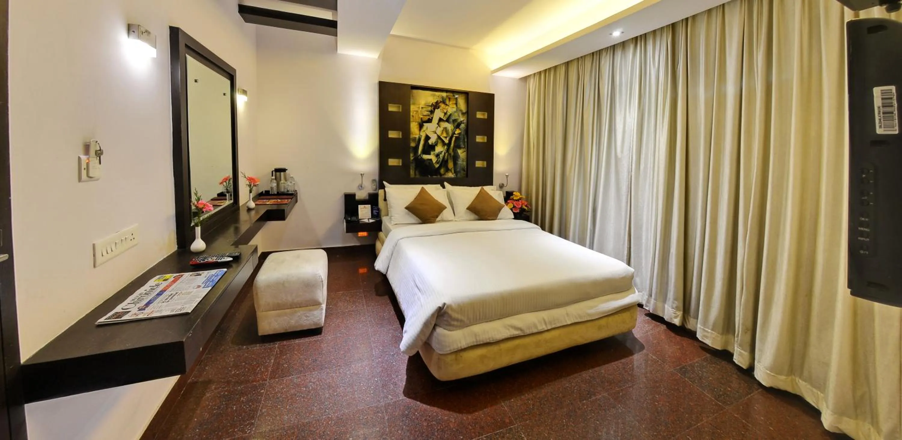 Shower, Bed in Hotel Gokulam Park