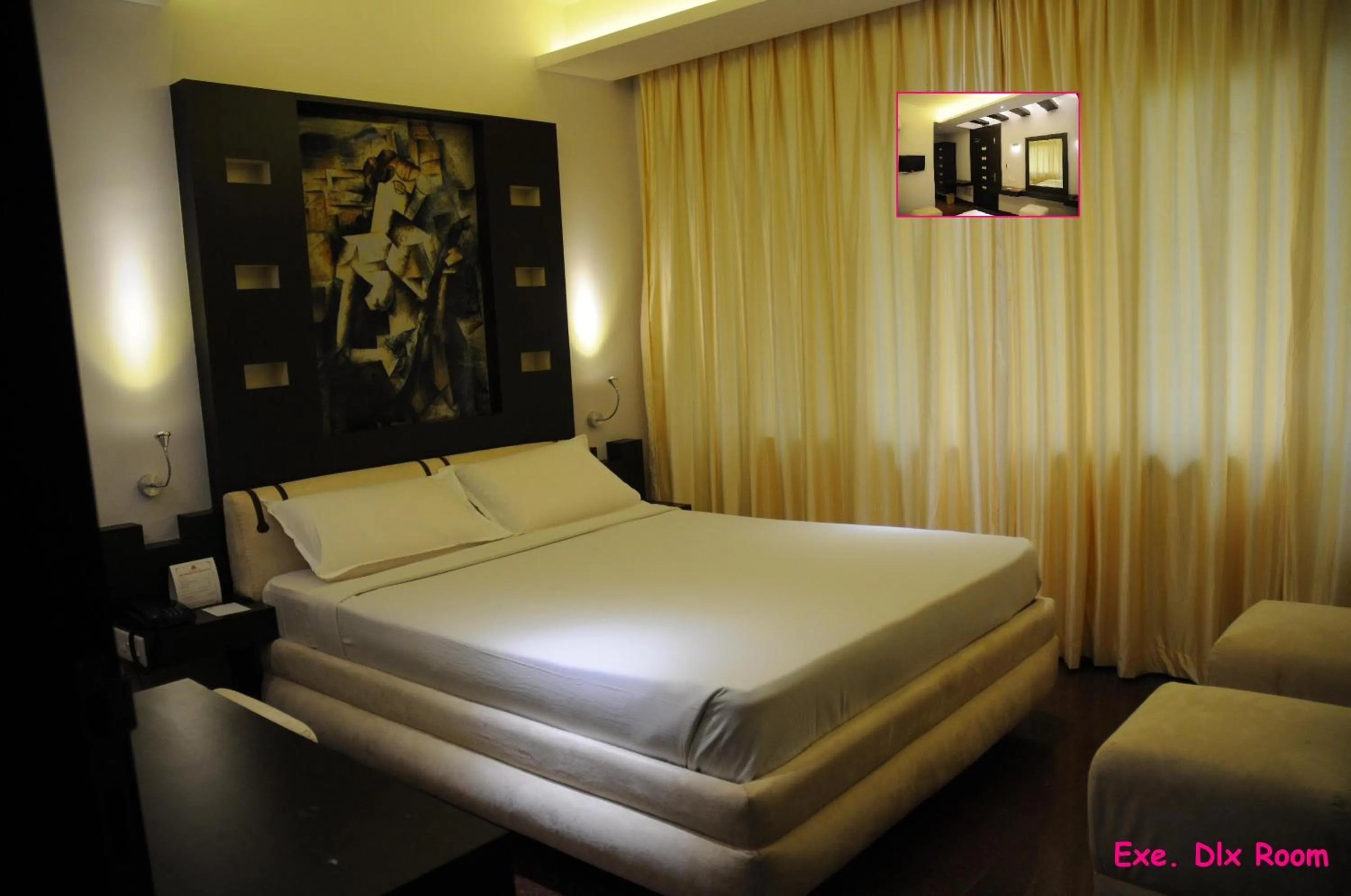 Restaurant/places to eat, Bed in Hotel Gokulam Park