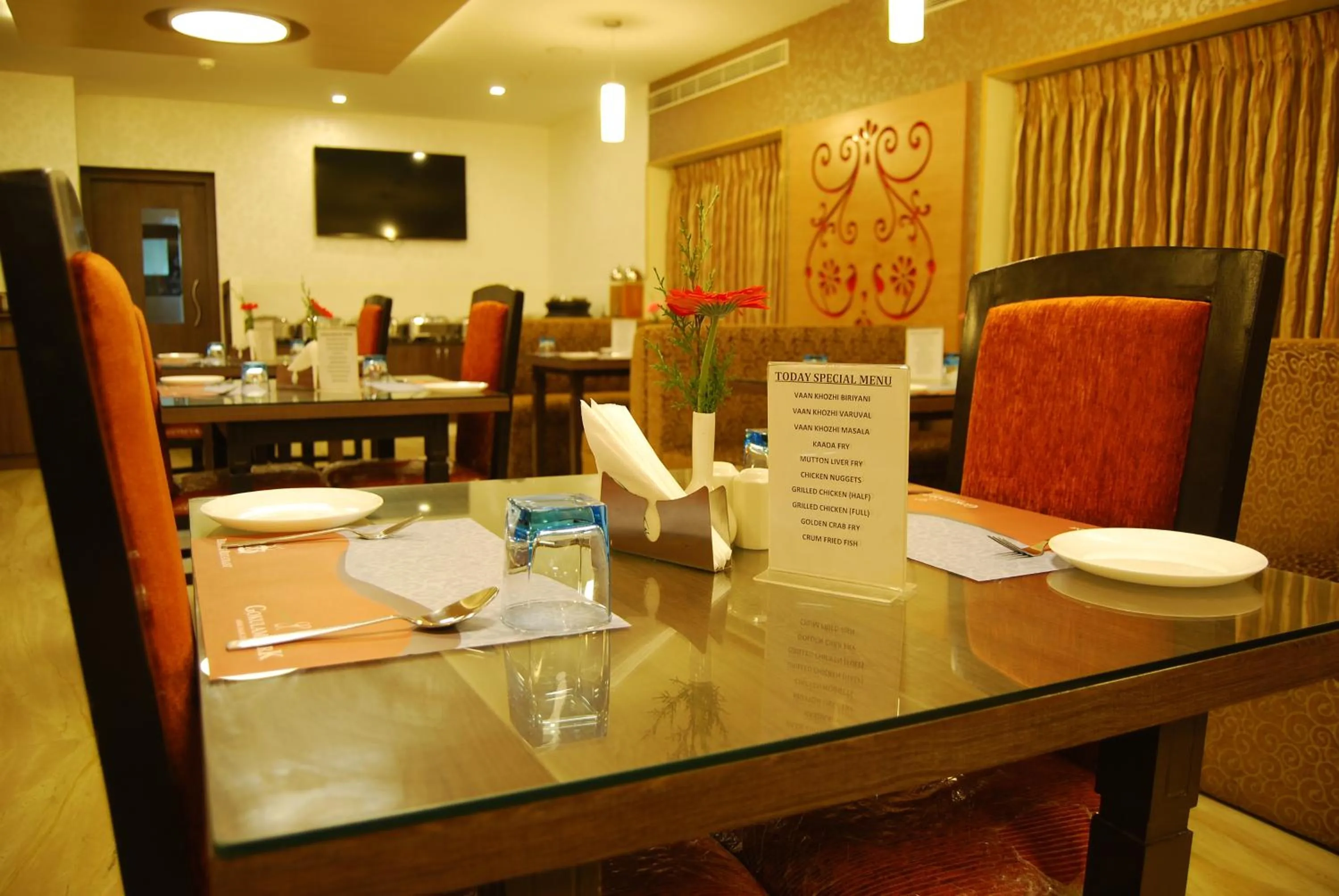 Restaurant/places to eat in Hotel Gokulam Park