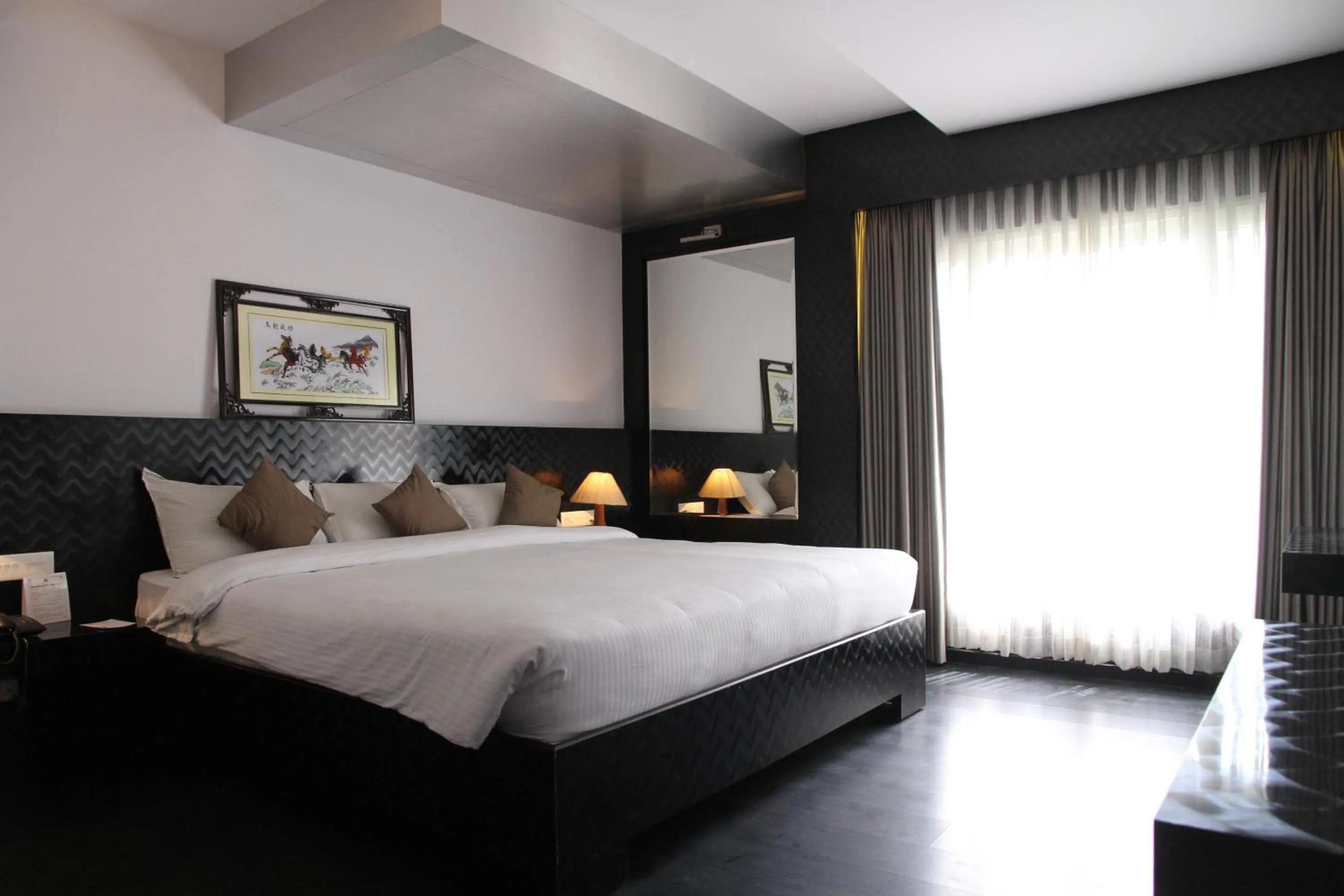 Shower, Bed in Hotel Gokulam Park