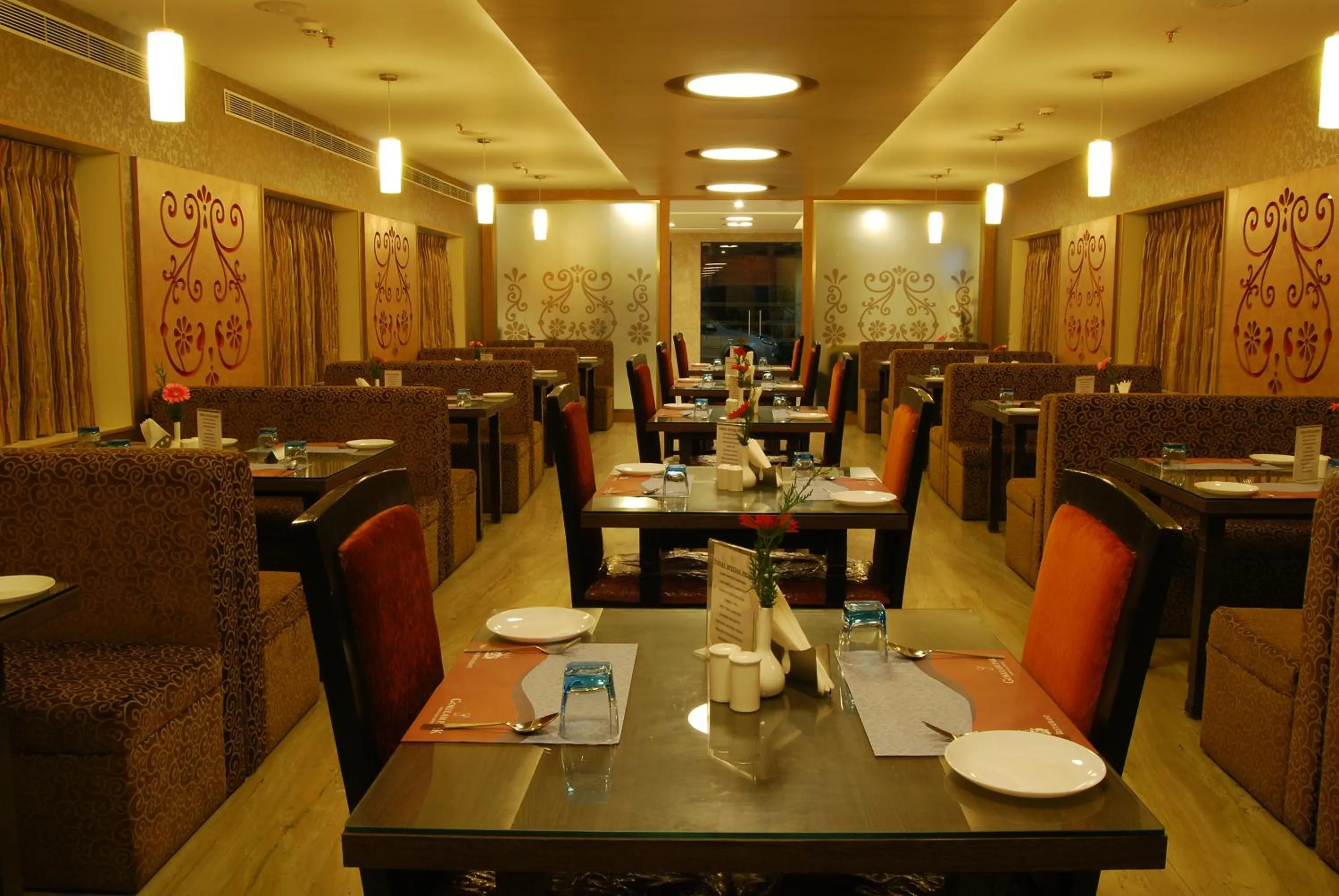 Restaurant/places to eat in Hotel Gokulam Park