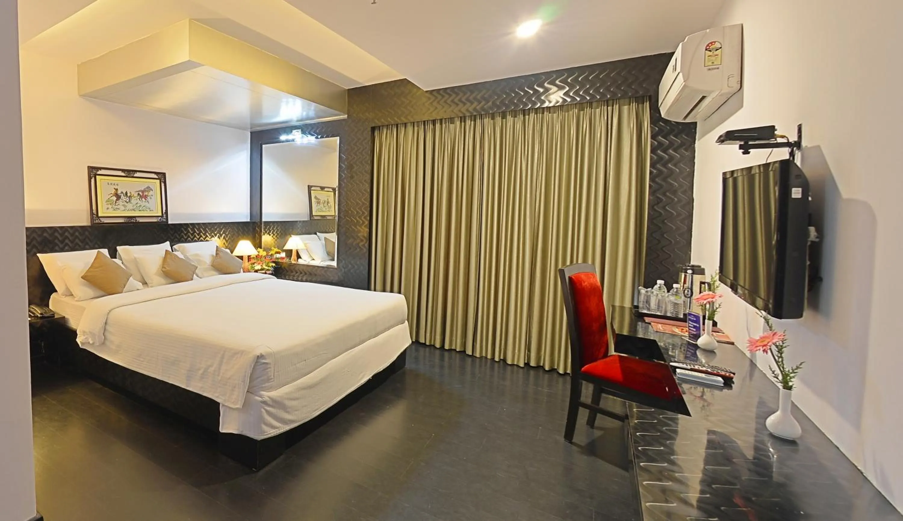 Bed in Hotel Gokulam Park