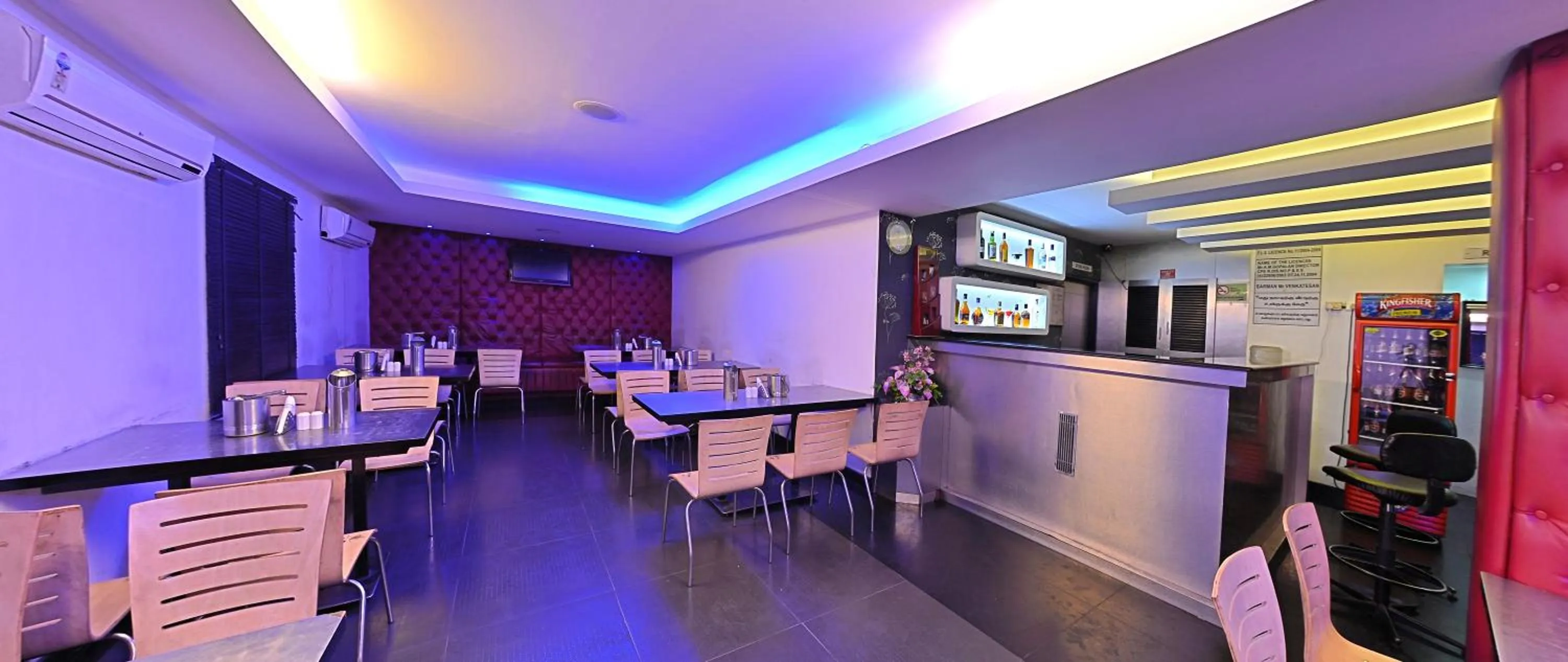 Lounge or bar in Hotel Gokulam Park