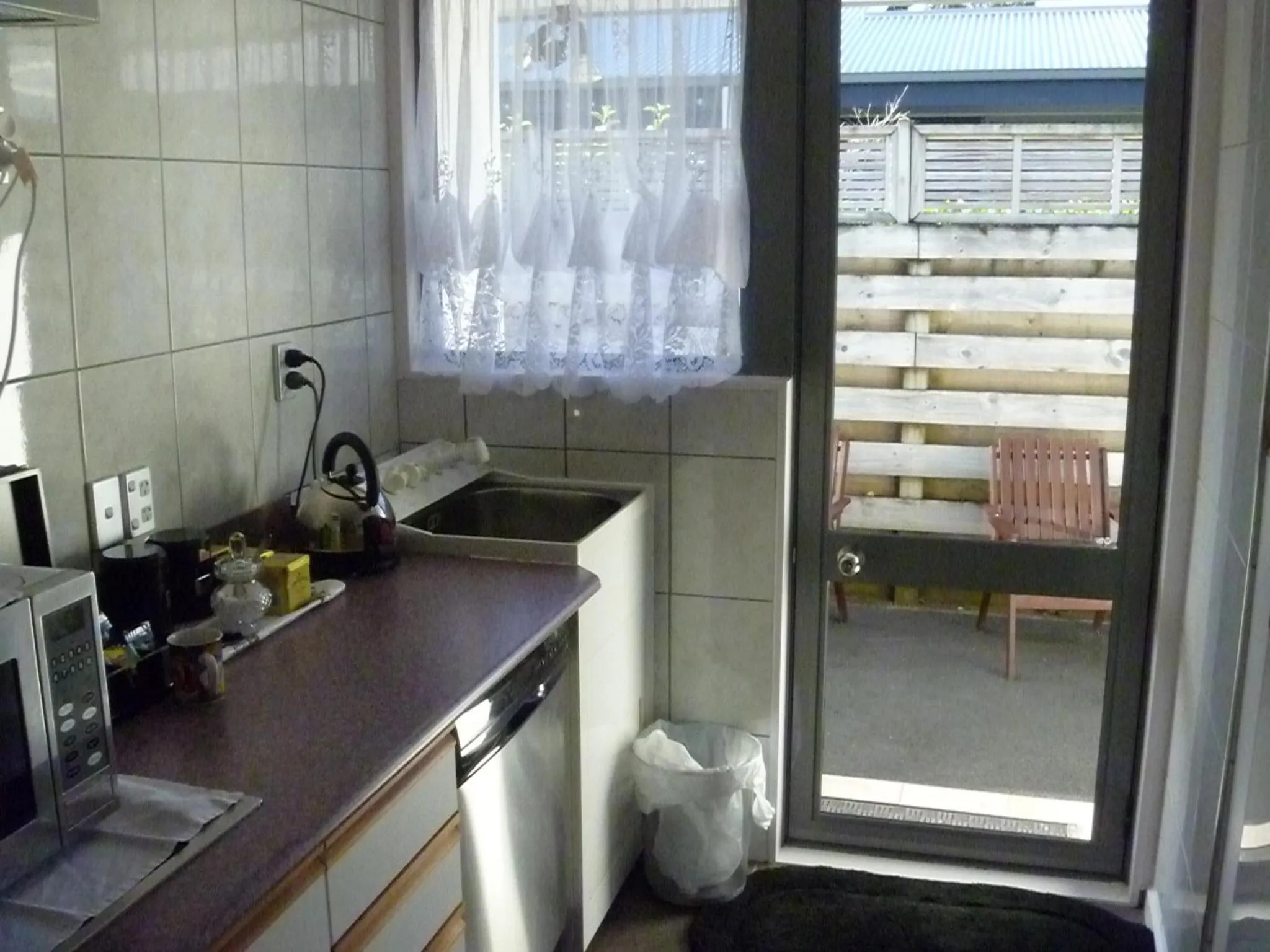 Kitchen or kitchenette in At Parkland Place B&B