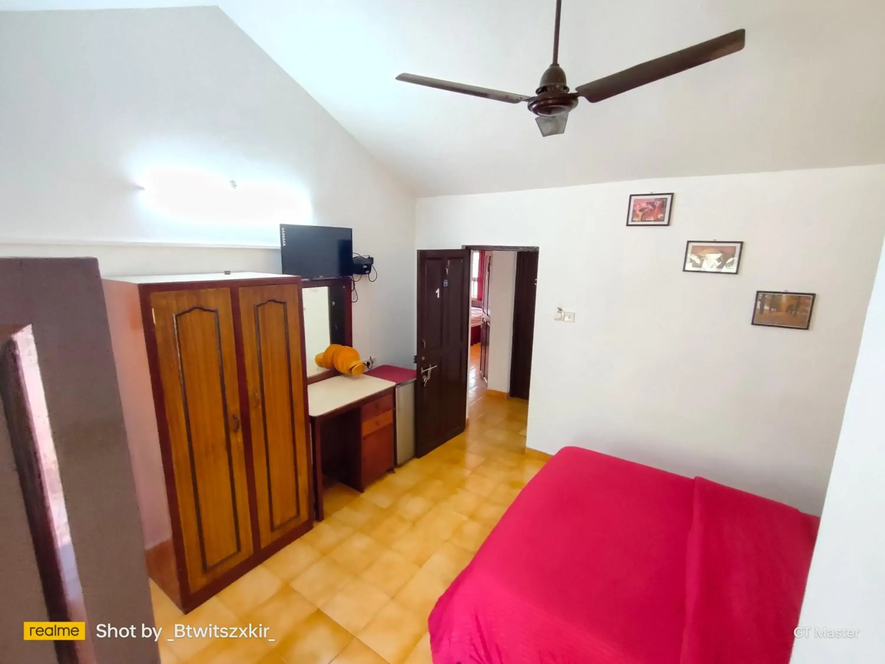 Double Room with Balcony in Jes Guest House Double Room with Balcony in Jes Guest House