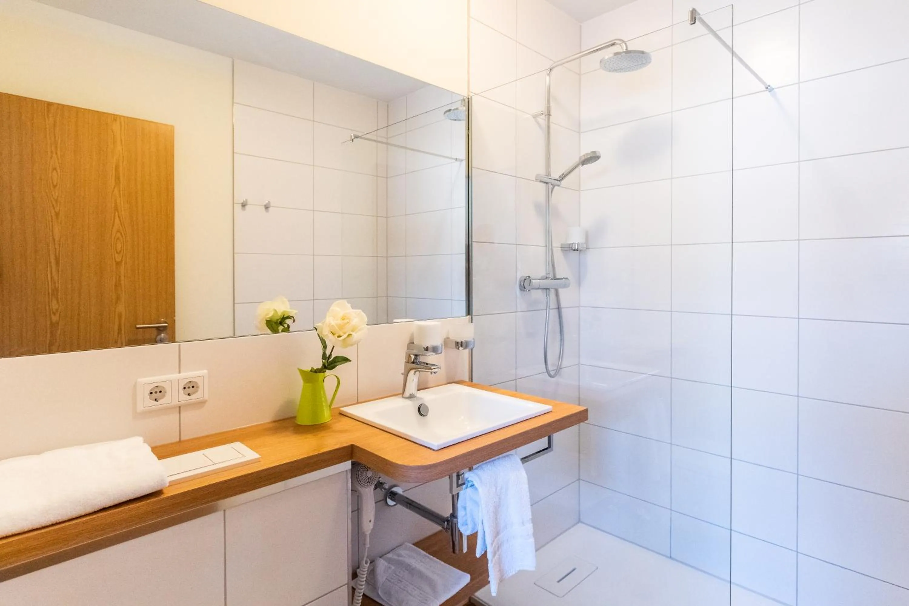 Shower in INhouse - Wohnen auf Zeit