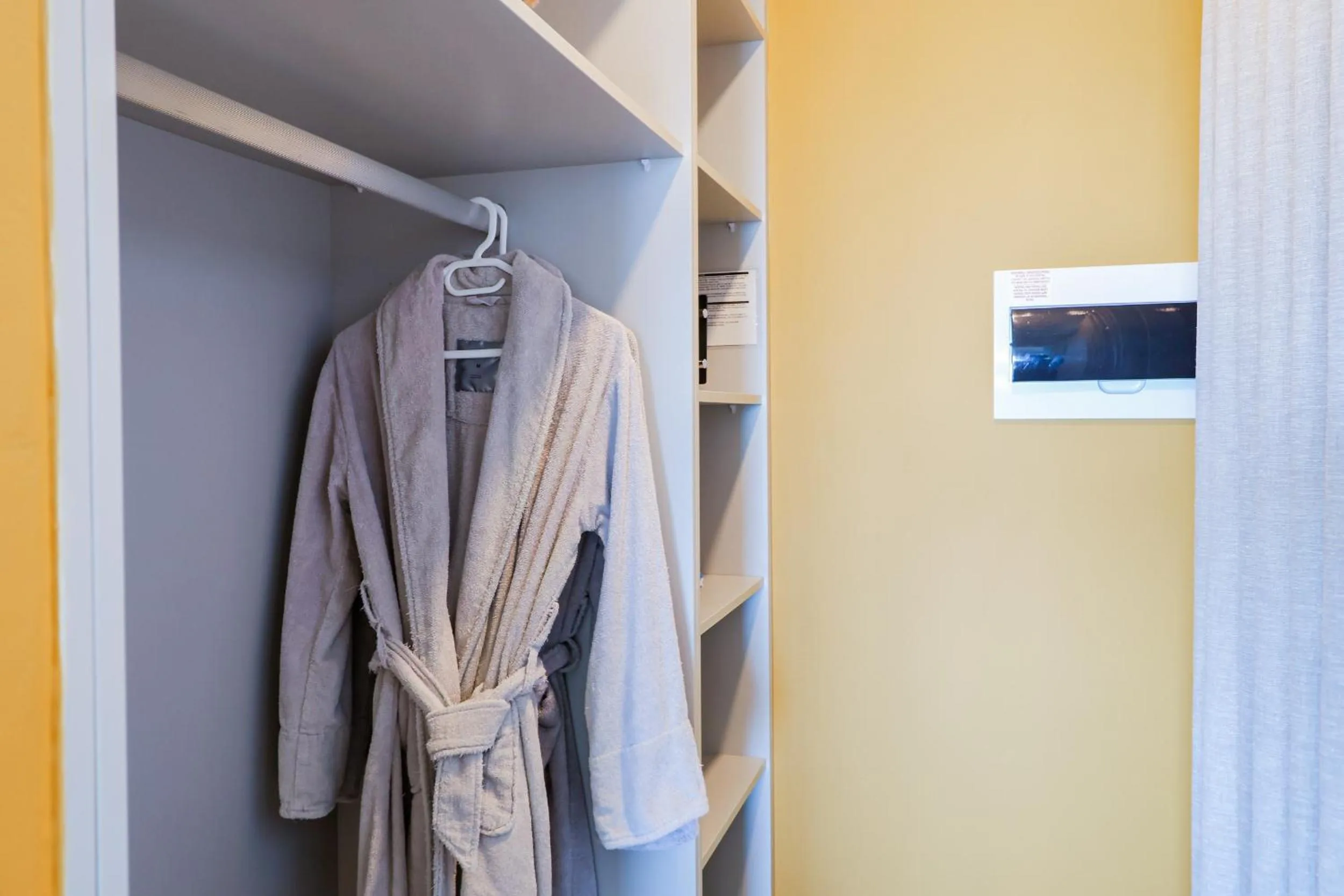 wardrobe in Belle Vue Ridge BnB,