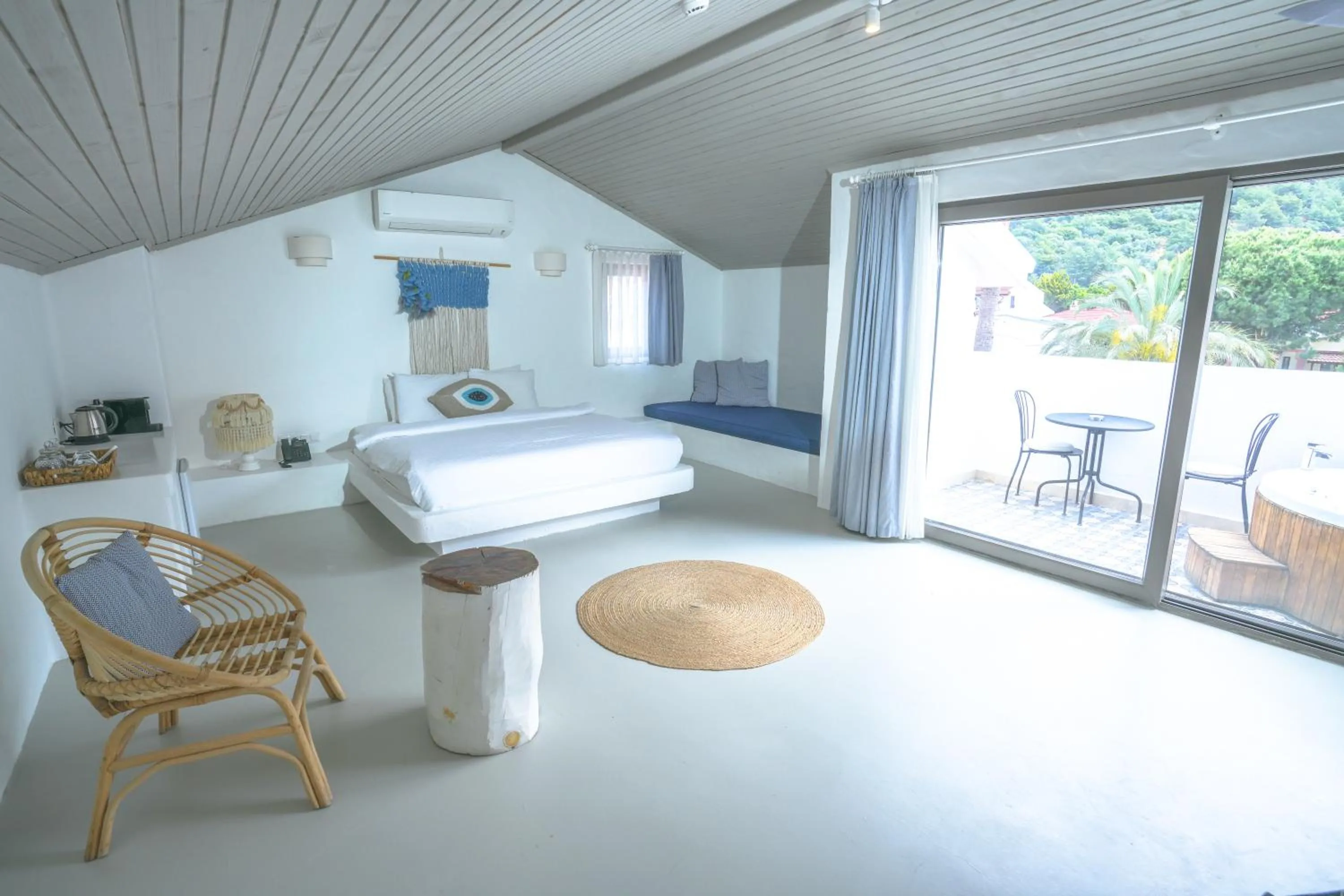 Photo of the whole room, Bed in Kassandra Oludeniz