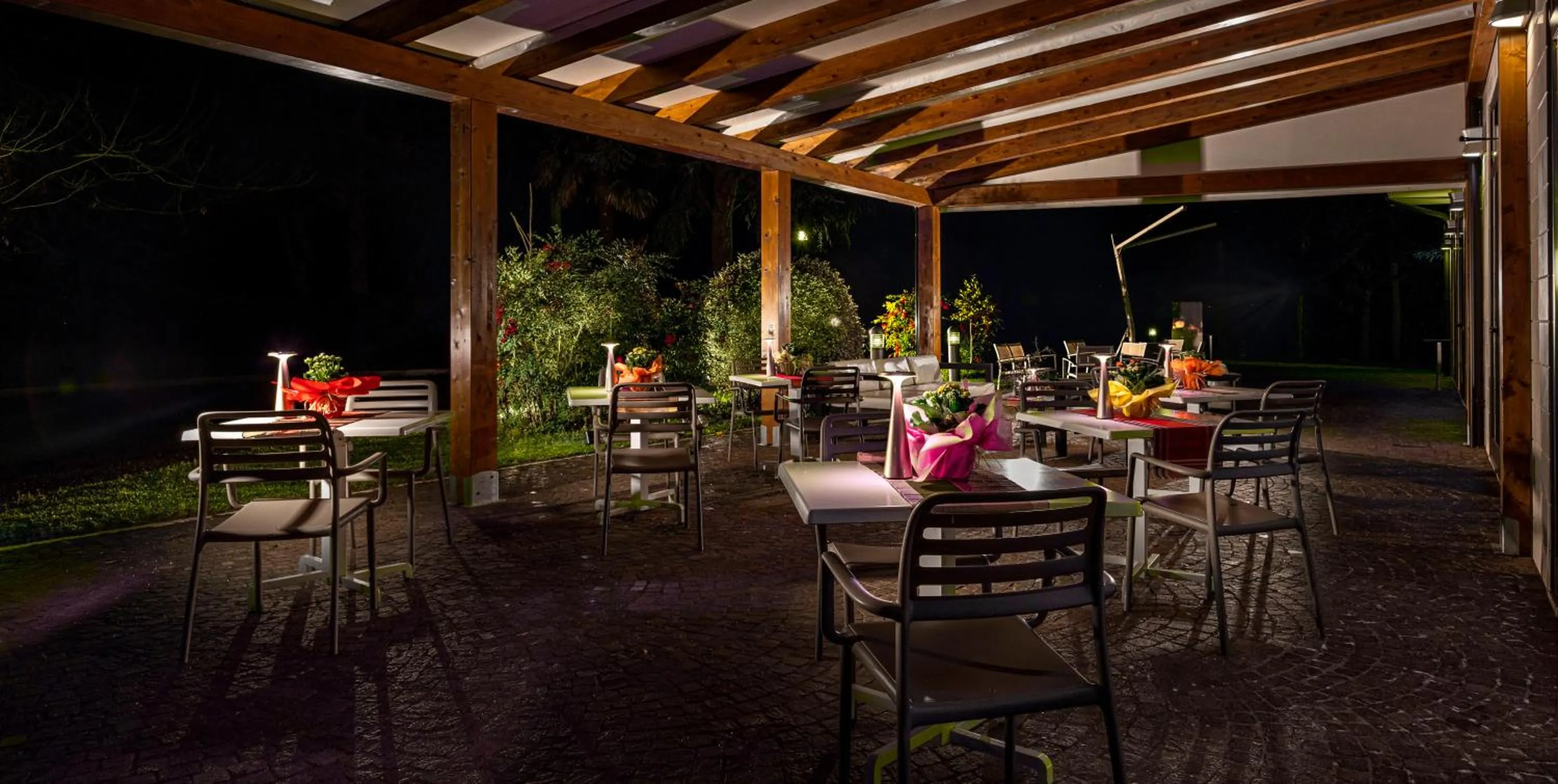 Evening entertainment in Il Castagneto Hotel