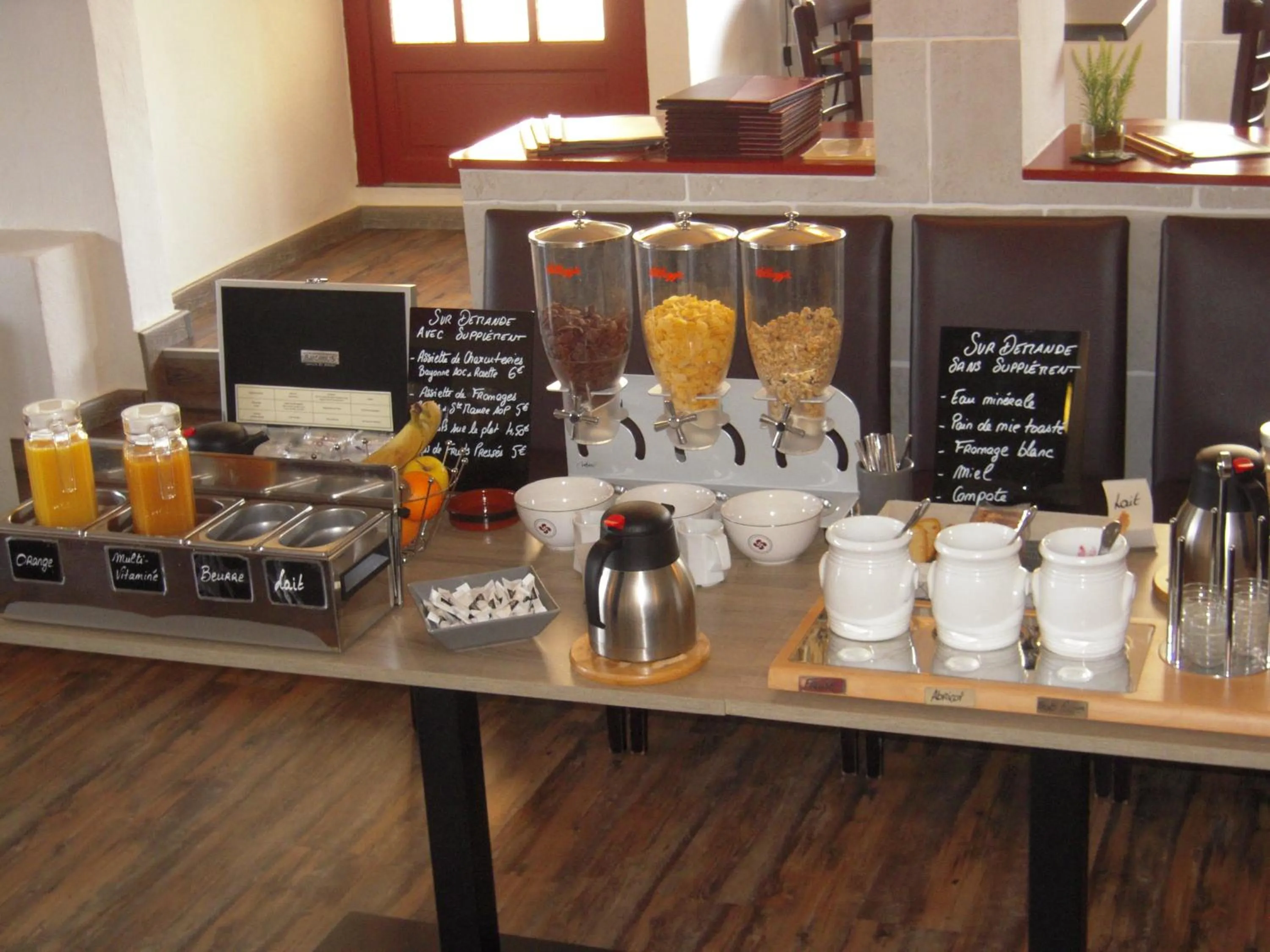 Food and drinks in Hôtel Auberge l'Estanquet