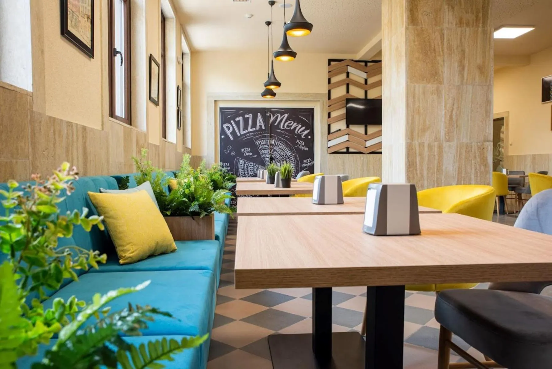 Restaurant/places to eat in Hotel BATS