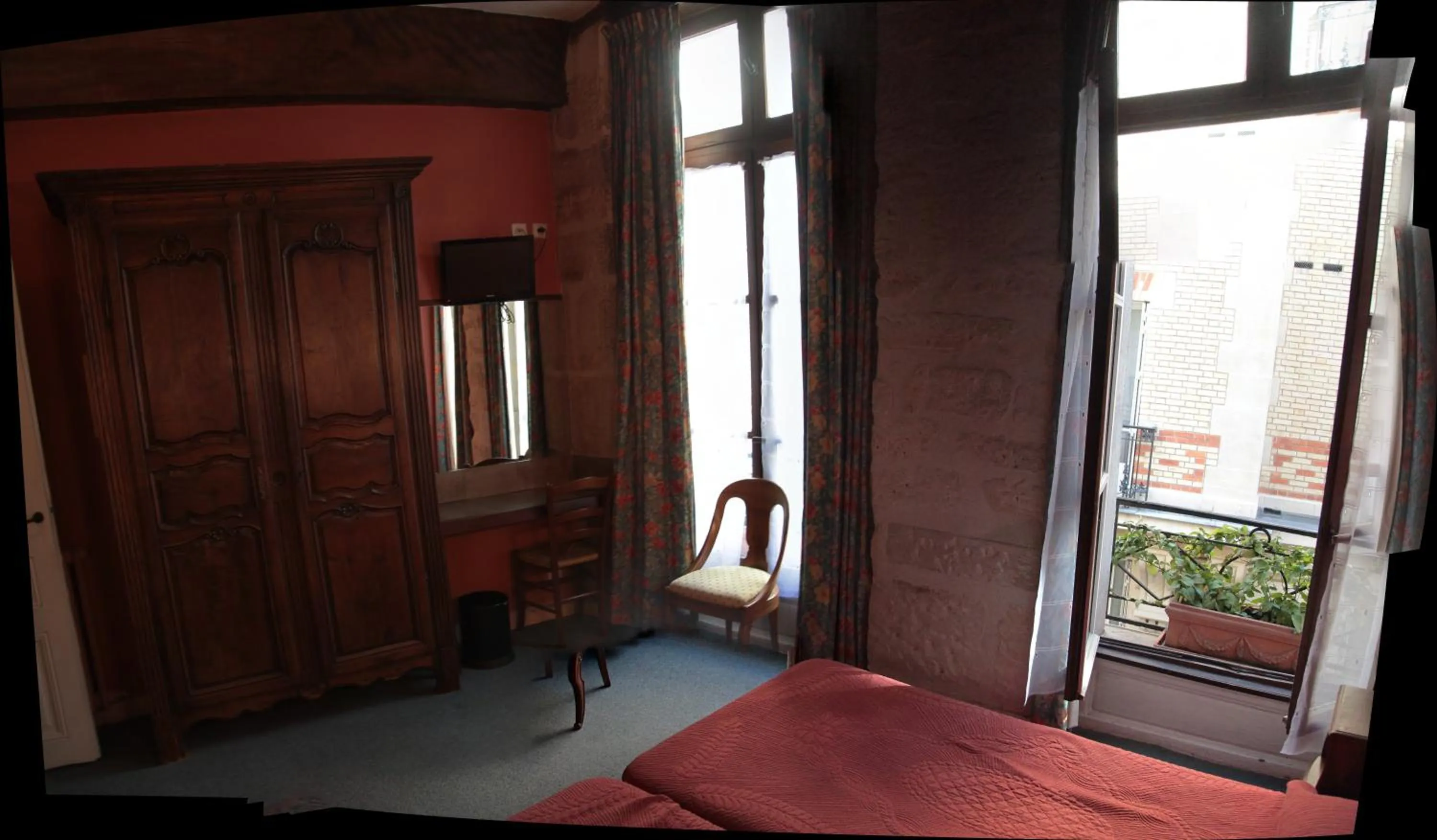 Balcony/Terrace, Bed in Hotel du Lys