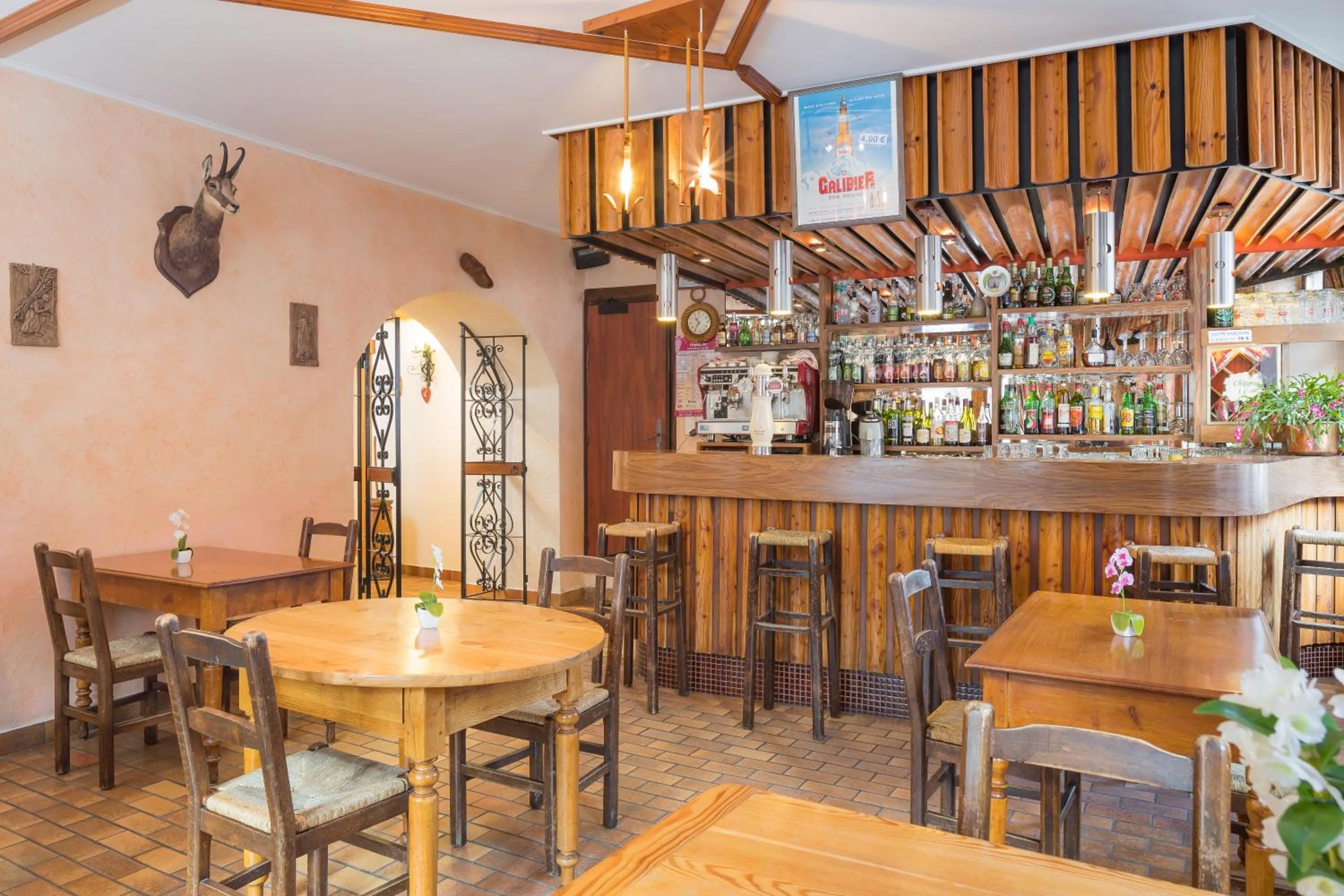 Restaurant/places to eat in Hôtel du Crêt Rond